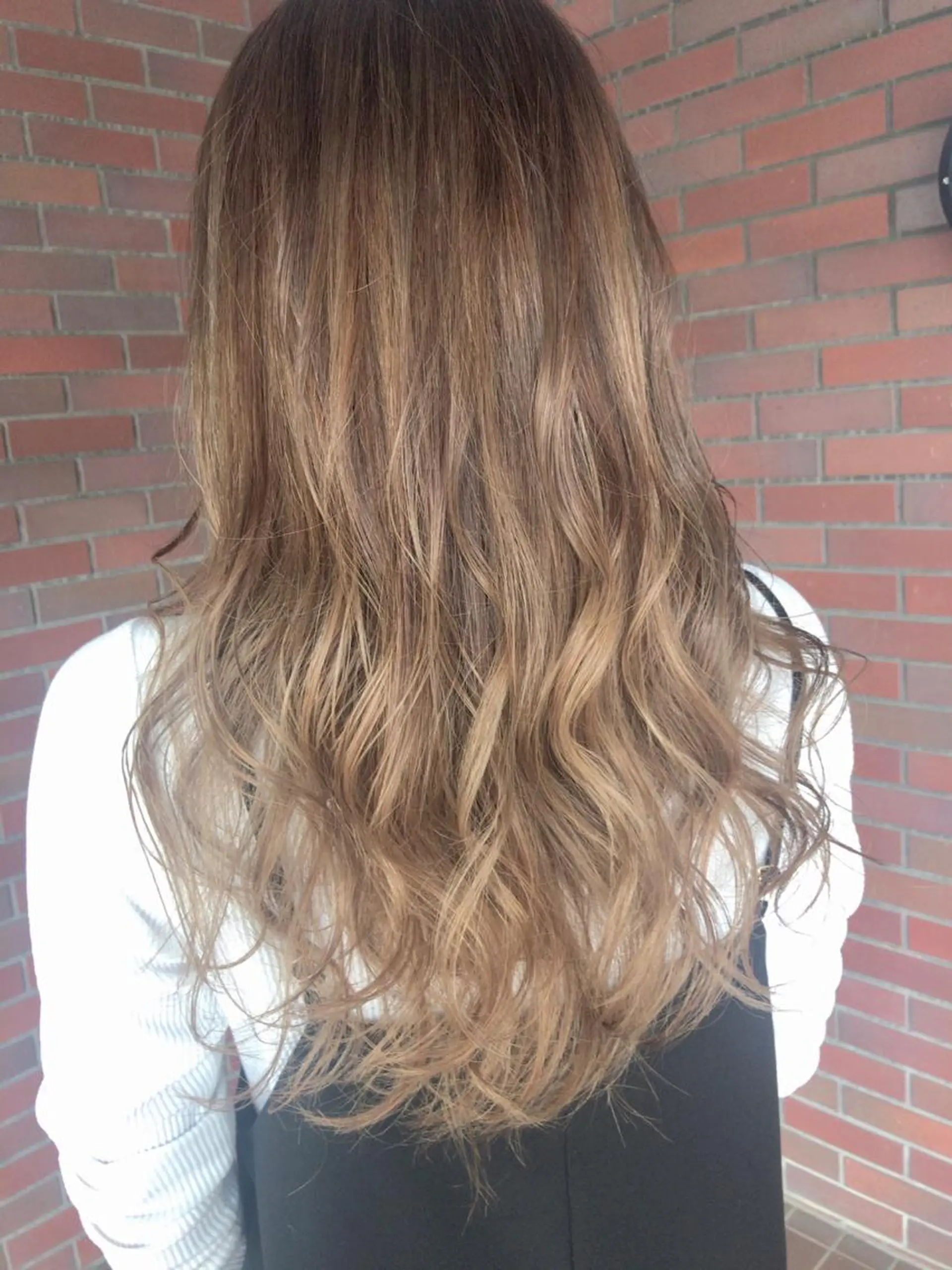 セミロング カラー バレイヤージュ レイヤーカット レイヤーカット匠 イソザキノリユキのヘアスタイル