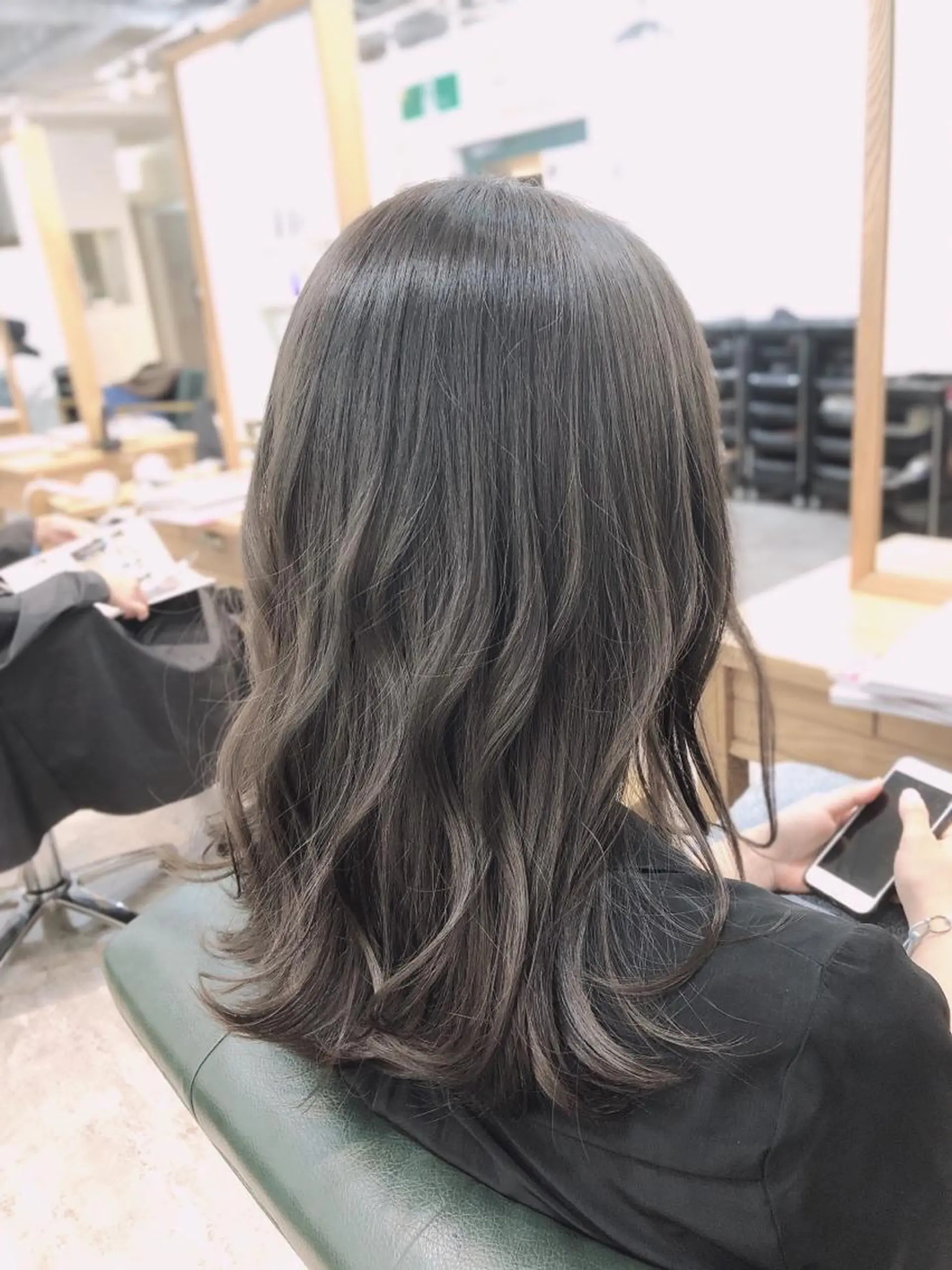 ミディアム カラー アディクシーカラー グレージュ イルミナカラー カット ヘアカラー トリートメント 菊池 貢平のヘアスタイル