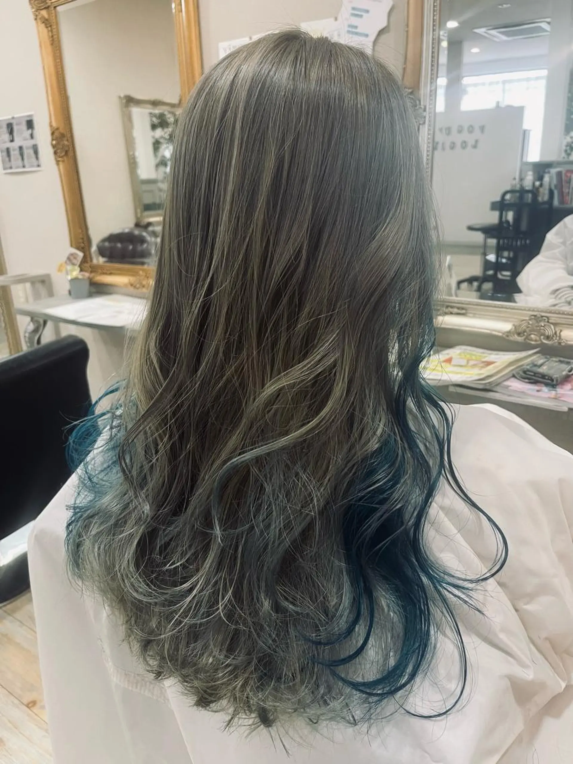 ロング カラー VOGUE LOGIC所属・ヴォーグロジック CHISAのヘアスタイル