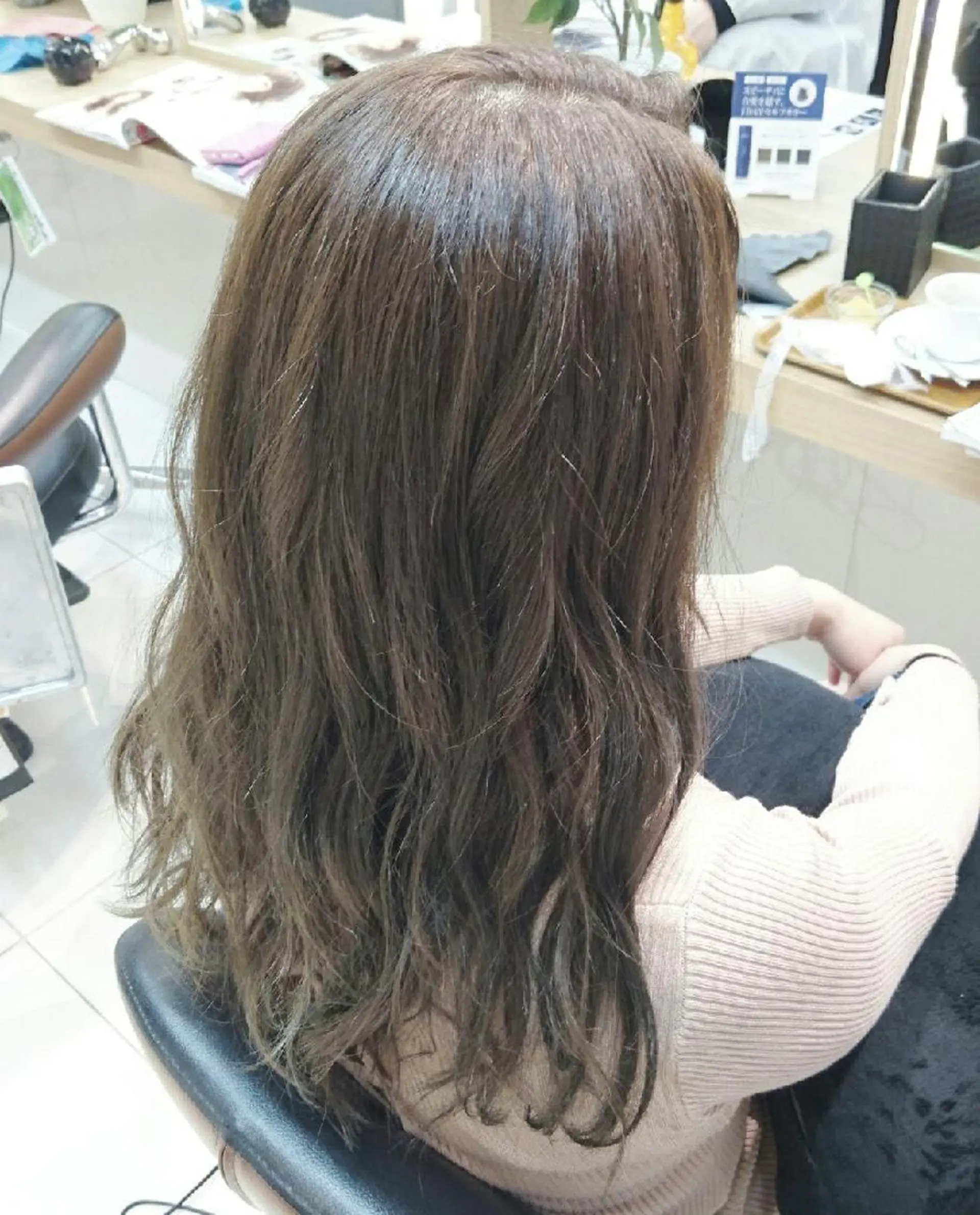 ロング カラー グレージュ イルミナカラー 透明感ハイライト◎ 伊藤夏海のヘアスタイル