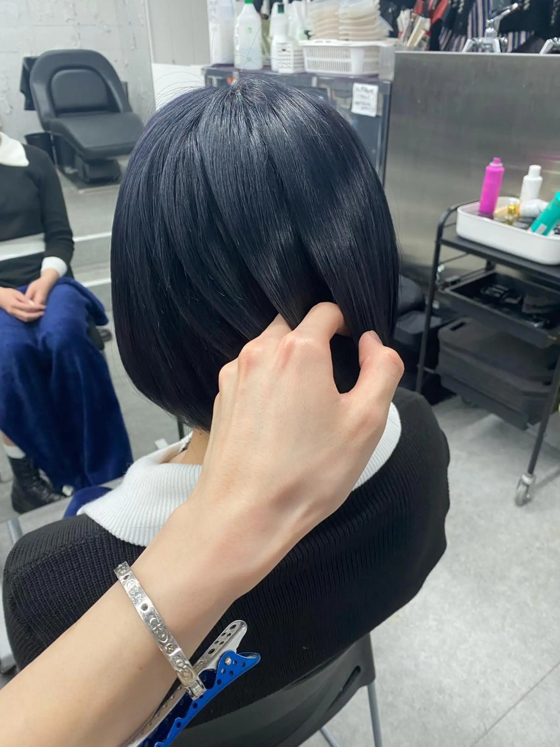 ショート カラー 艶カラー/ハイトーン /レイヤーカットのヘアスタイル