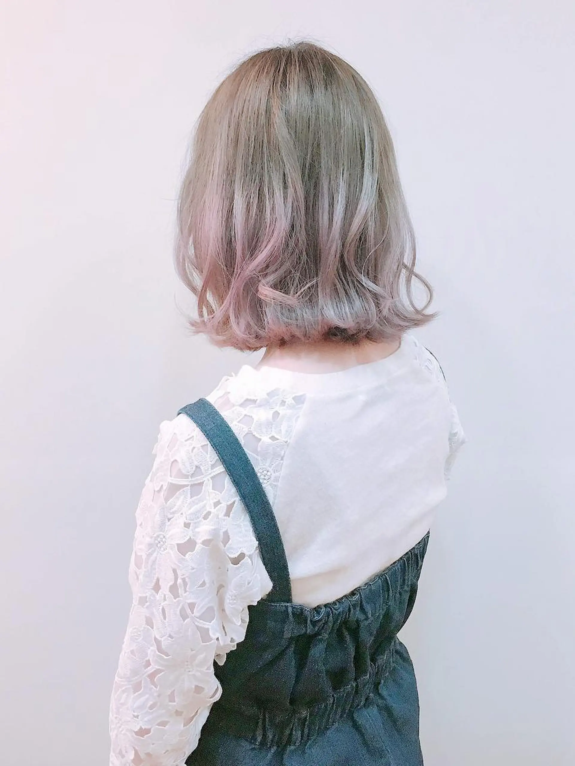 ミディアム ハイトーン/ベージュ 指名No.1荒木涼太のヘアスタイル