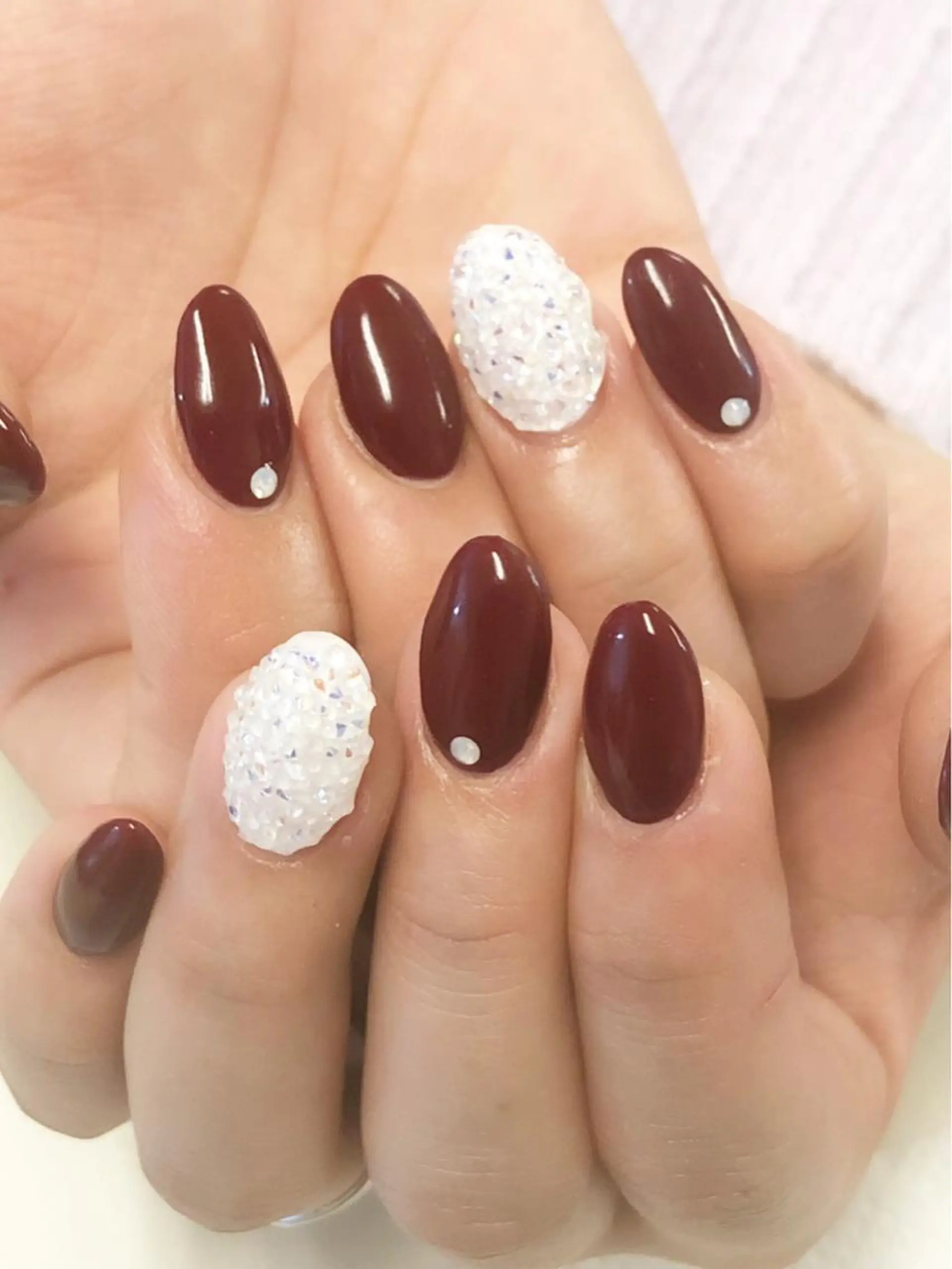 カラー ネイル ボルドーカラー ボルドー スカルプネイル ホワイト KIREIE NAILSのネイルデザイン