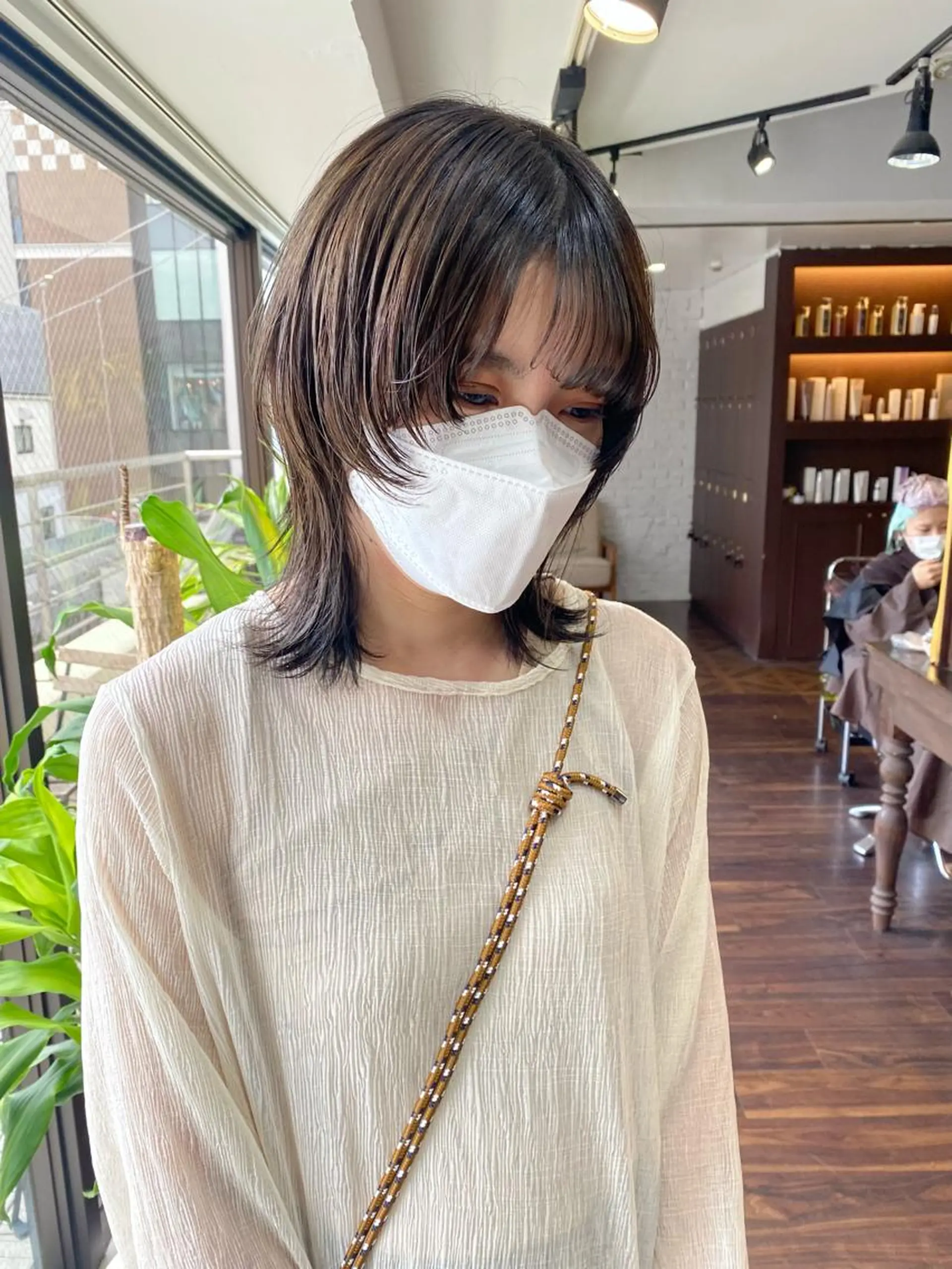 ミディアム カラー ヘアアレンジ ブリーチ グレージュ ブリーチなしカラー オリーブカラー オリーブグレージュ カット ヘアカラー トリートメント 韓国ヘア×髪質 改善🇰🇷シオリのヘアスタイル