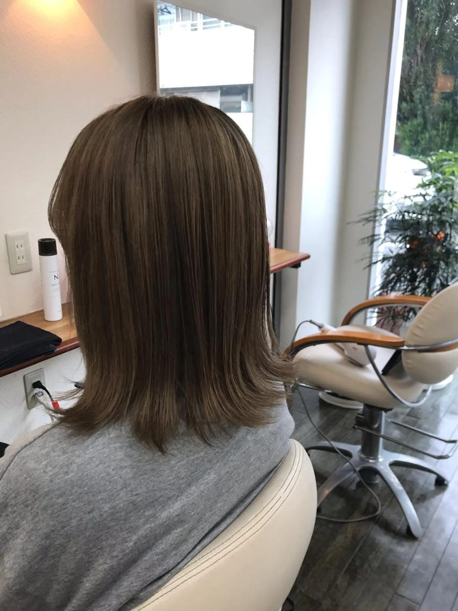 ミディアム カラー 透明感カラー 外ハネヘア 芝 幸大のヘアスタイル