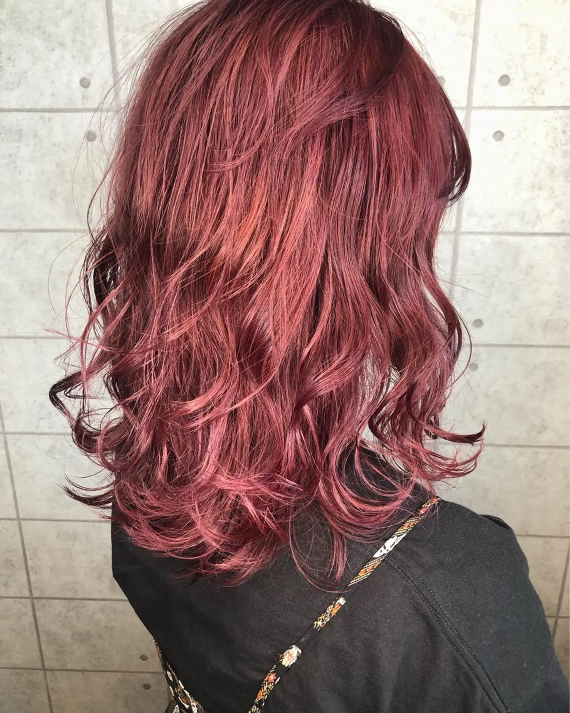 ミディアム カラー ピンクカラー 西本 夏美のヘアスタイル