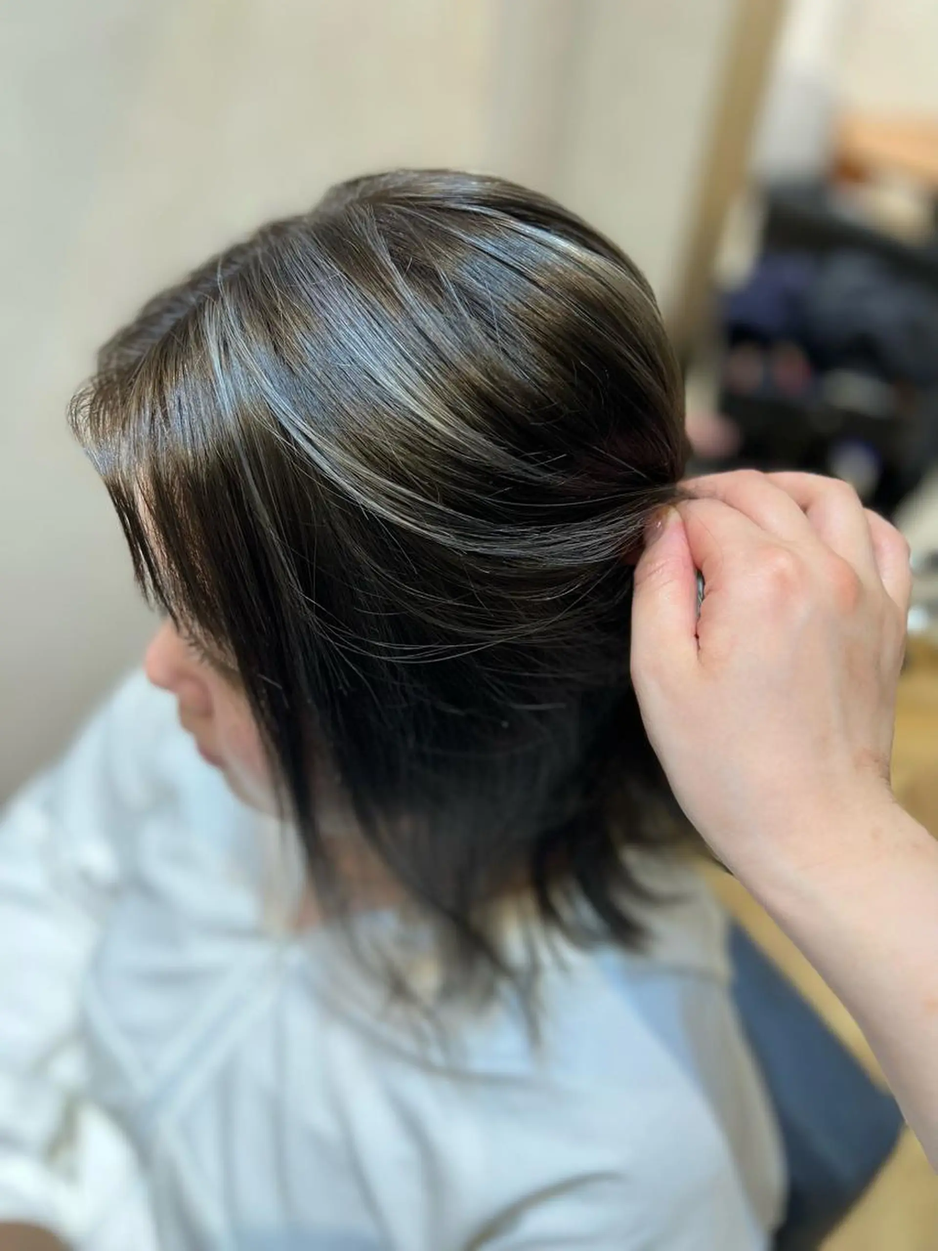 セミロング ハイライト レイヤーカット 縮毛矯正 トリートメント "今"だけでない美髪 KOTOMIのヘアスタイル