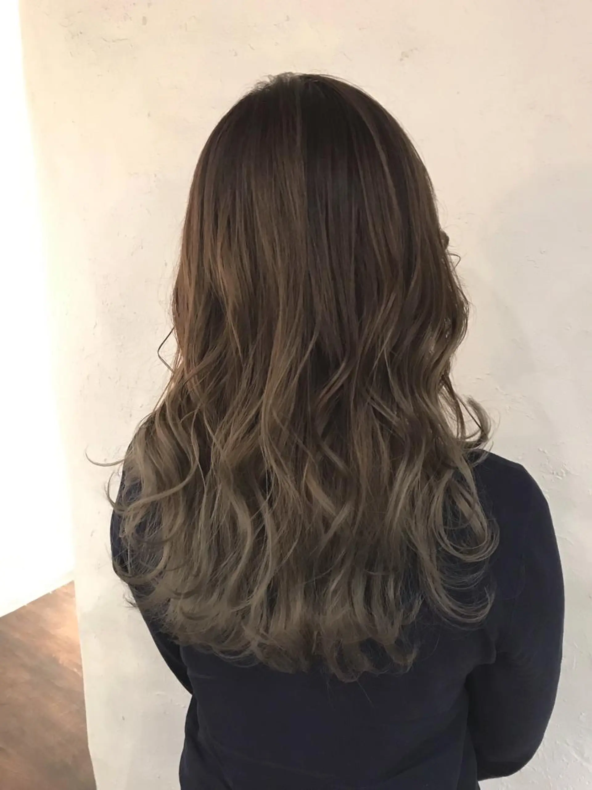 ロング カラー グラデーションカラー ハイライトカラー ハイライト 伊藤 優希のヘアスタイル