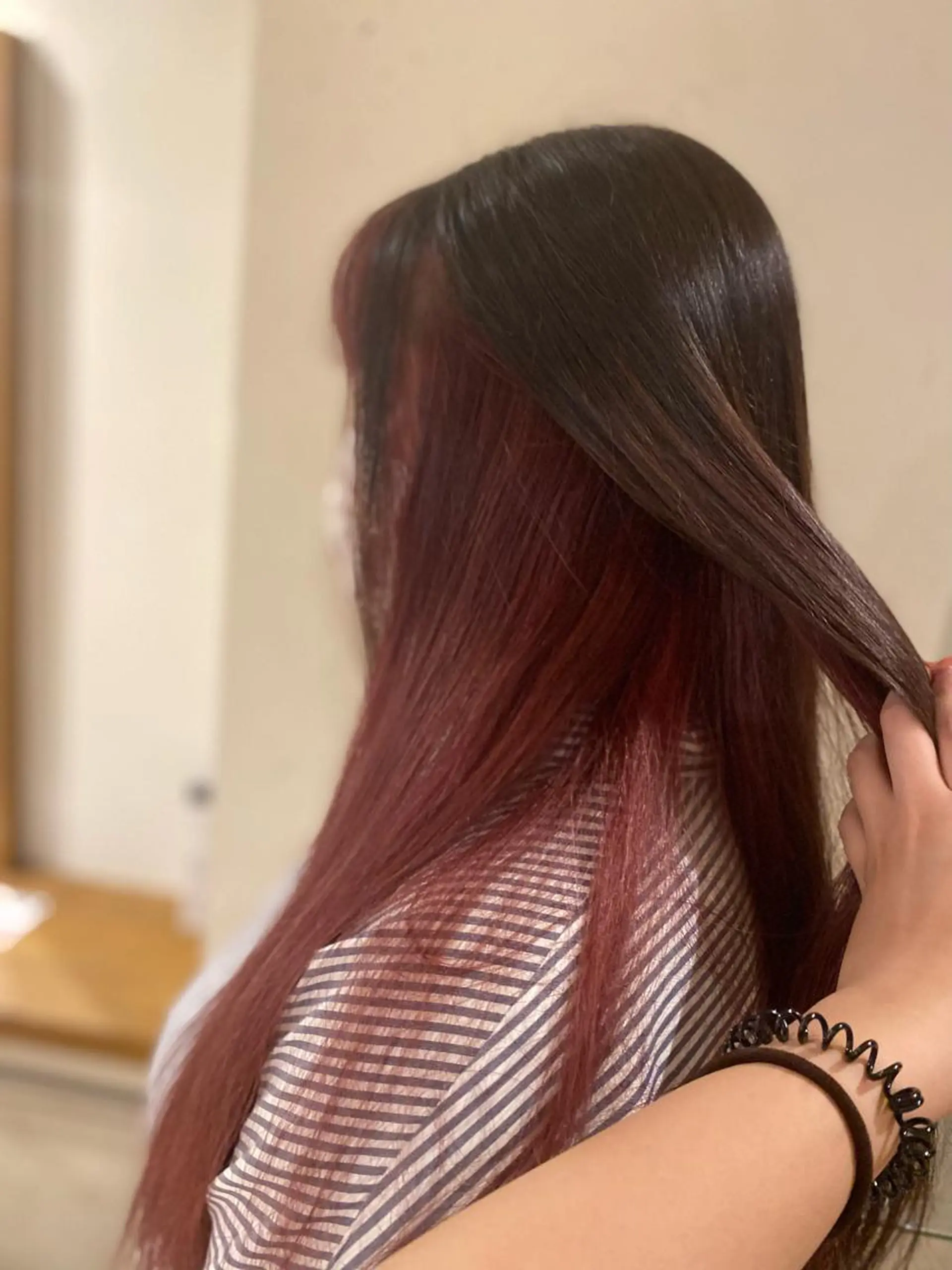 ロング カラー インナーカラー ピンクカラー 安澤 彩奈のヘアスタイル