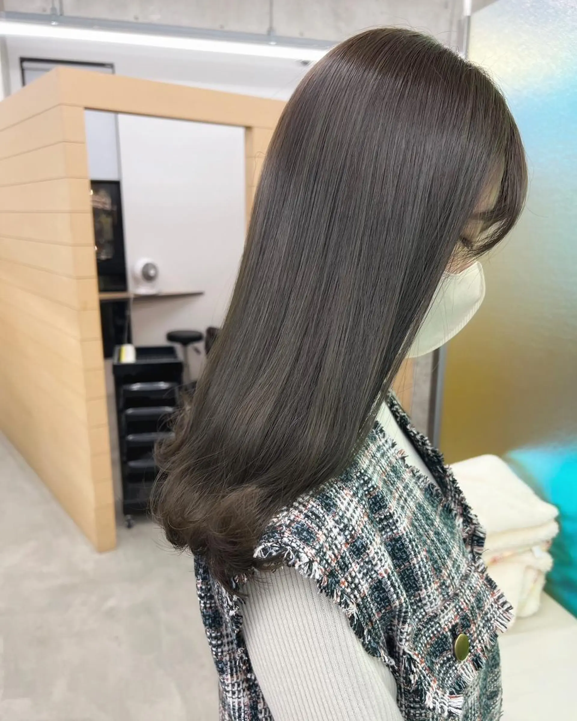 ミディアム カラー パーマ ヘアアレンジ ミディアムパーマ アディクシーカラー ベージュカラー ブリーチ ケアカラー カット ヘアカラー トリートメント ヘアケア特化型サロン newi 梅田のヘアスタイル