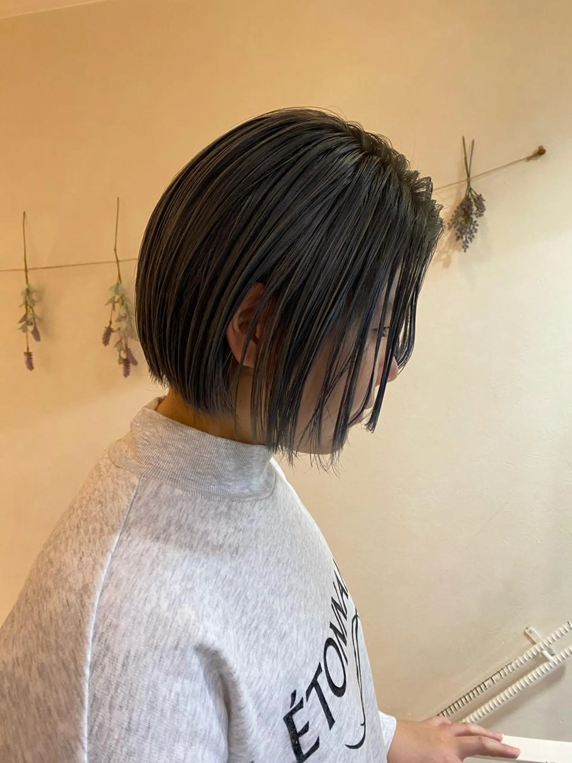 ショート カラー アッシュ ブリーチ three.北浜所属・前竹 那生のヘアスタイル