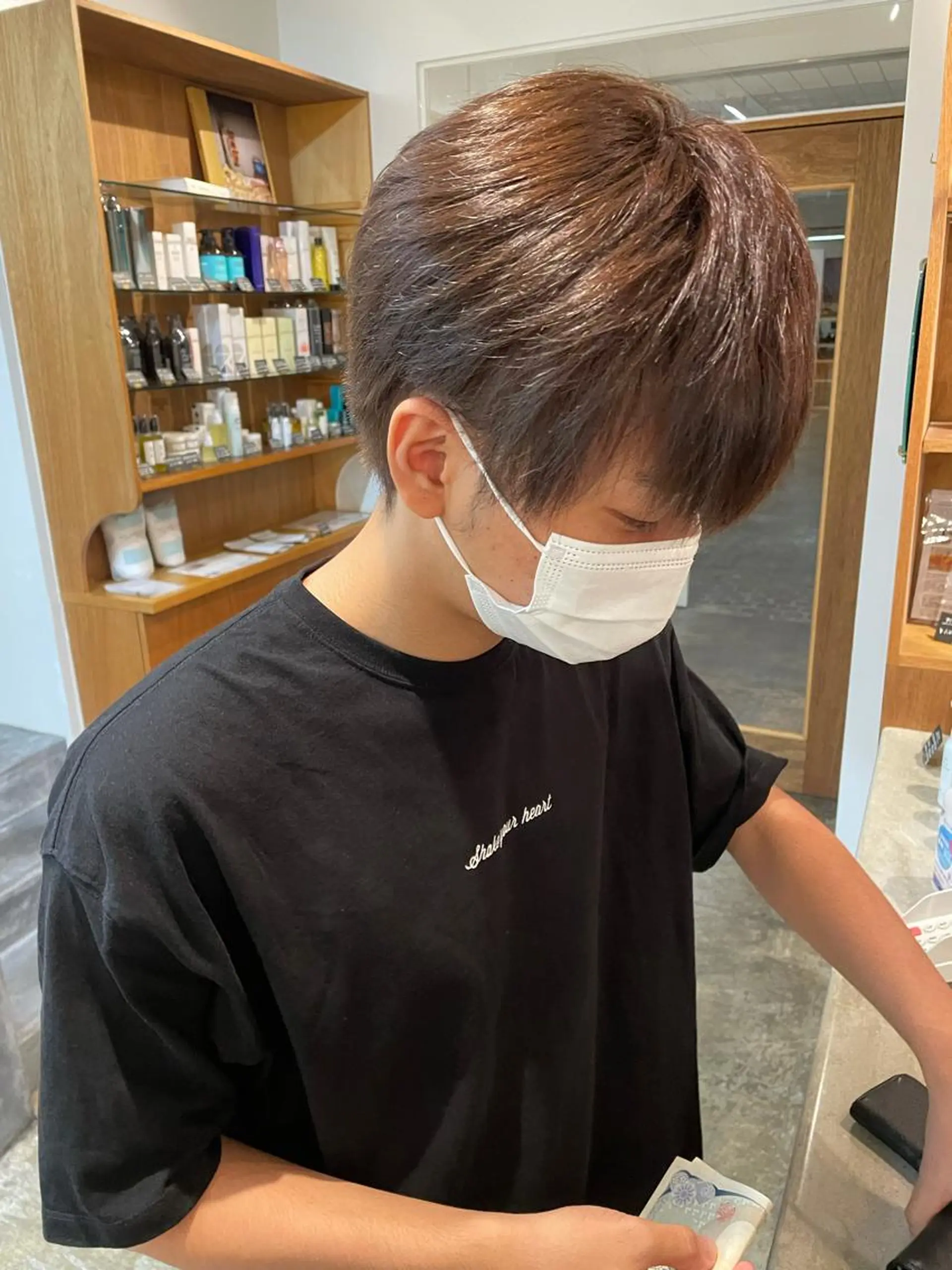 ショート オリーブカラー 長谷川のヘアスタイル