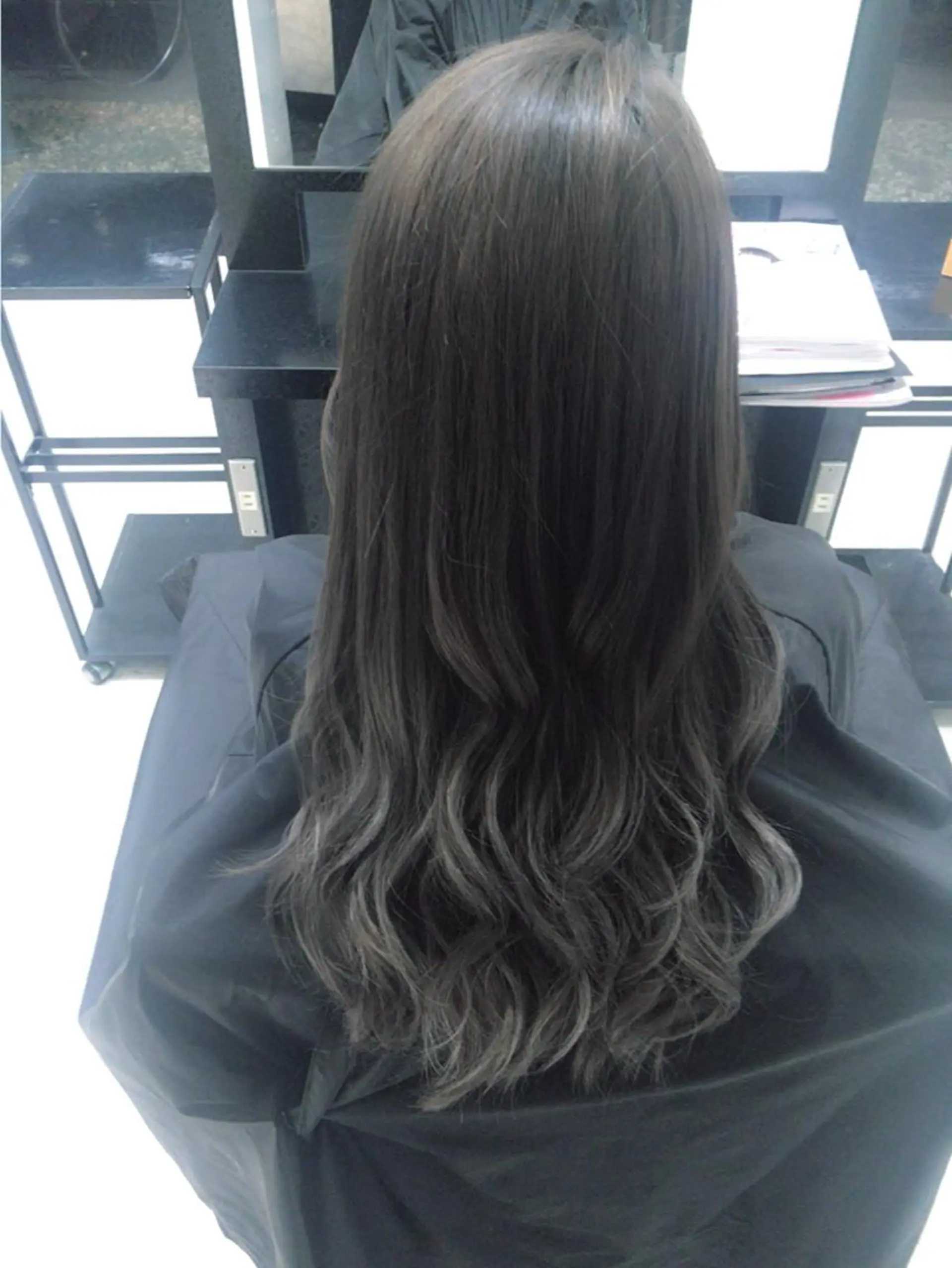 ショート ミディアム セミロング ロング カラー アッシュ グラデーションカラー シルバー シルバーアッシュ UNDER vr 【アンダーバー】のヘアスタイル