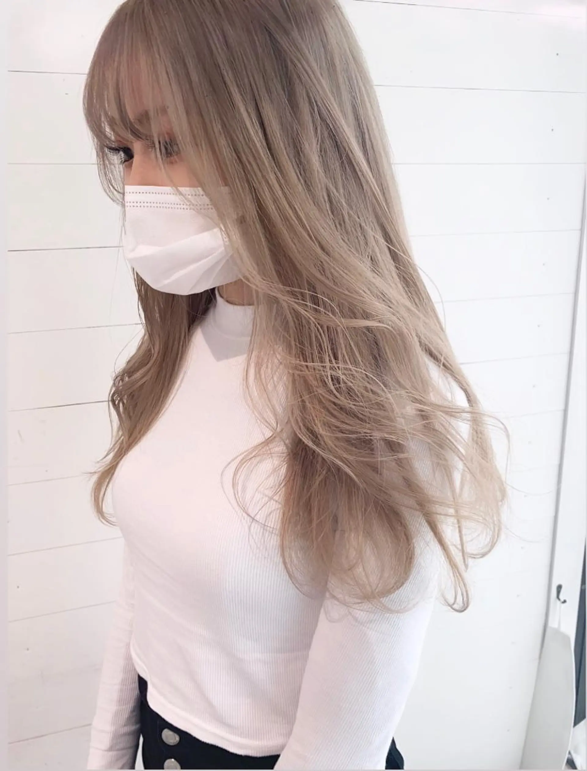 ロング AHNKISM所属・トレンドレイヤー/ 透明感カラーのヘアスタイル