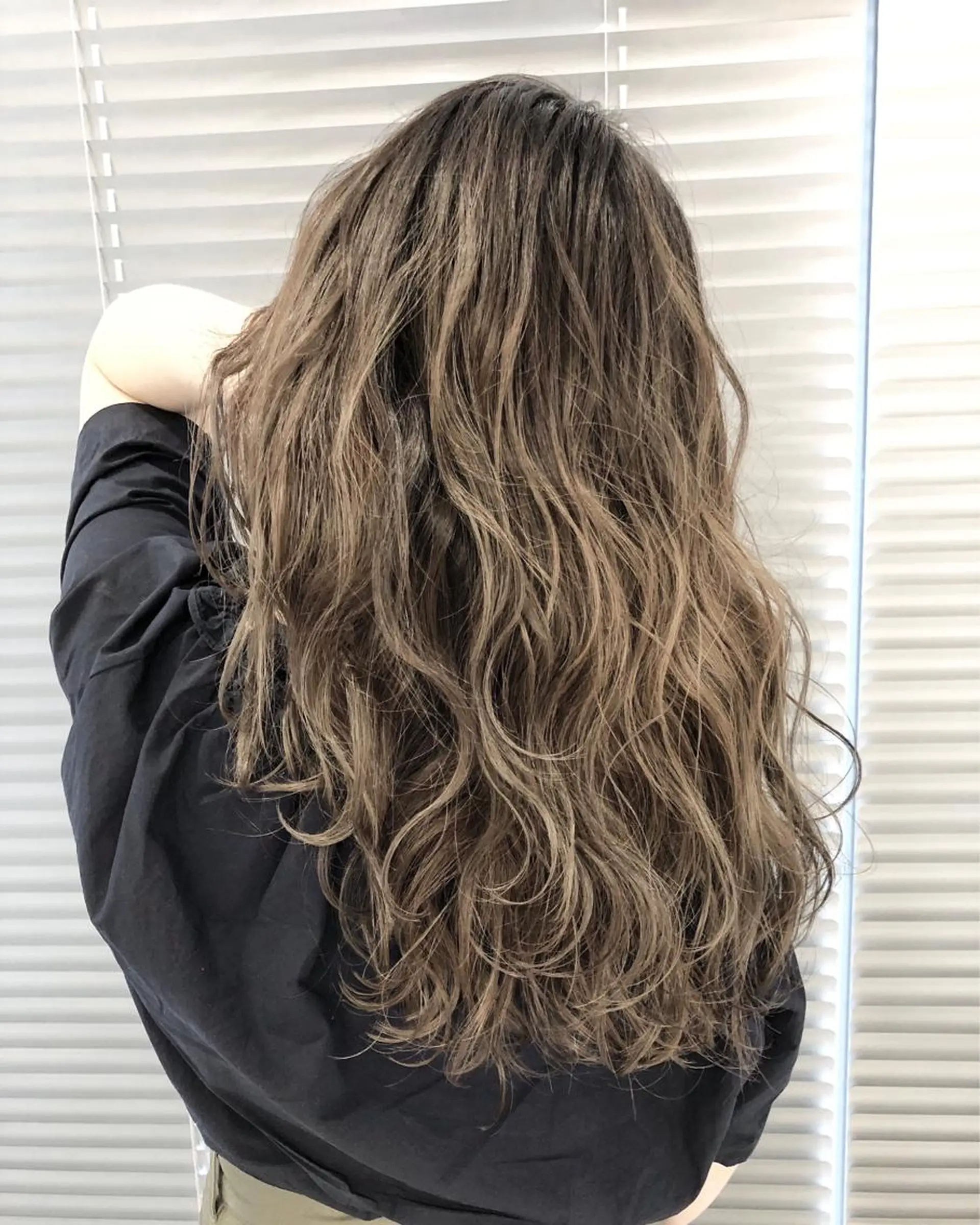 ロング カラー ヘアアレンジ グラデーションカラー グレージュ ハイライトカラー ハイライト 榎園 由美のヘアスタイル