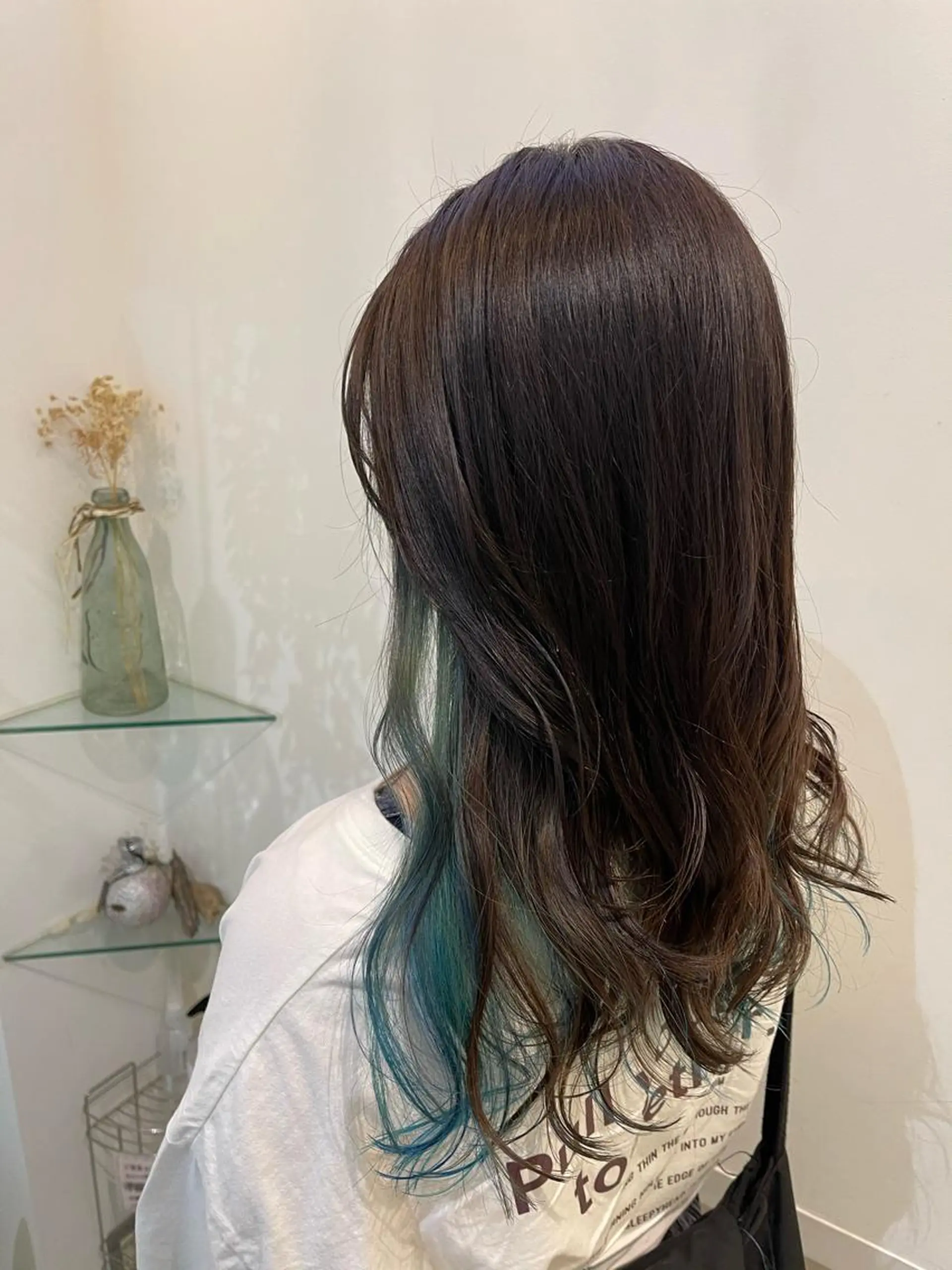 カラー イシイ シオリのヘアスタイル