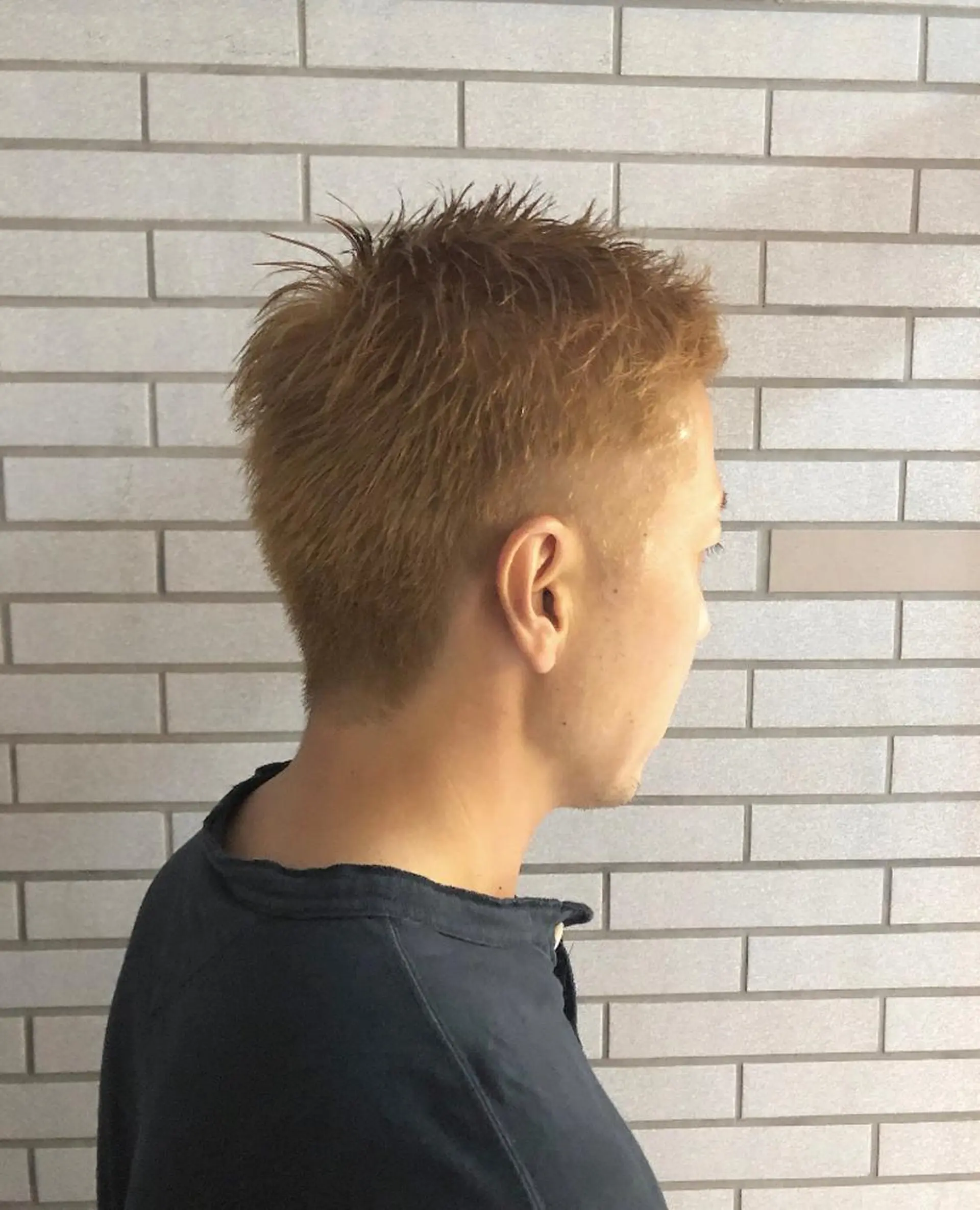 ショート カラー メンズ メンズブリーチ メンズハイライト ツーブロック 刈り上げ アッシュ XES-TA所属・中村 よしひでのヘアスタイル