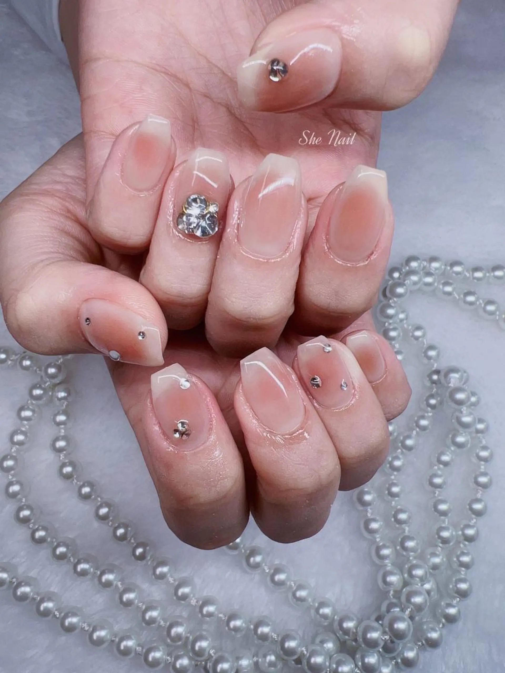 ネイル チークネイル 長さ出し フレンチネイル マグネットネイル ミラーネイル ハンドネイル She   Nail所属・ISA_ BELLAのネイルデザイン