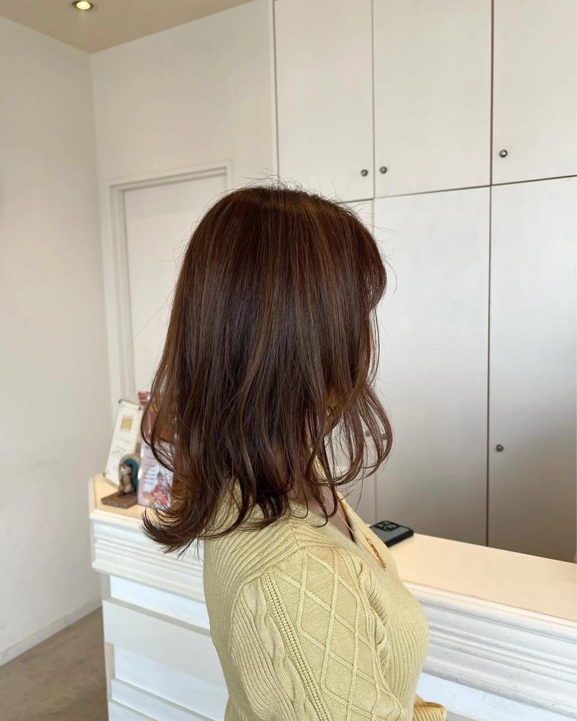 ミディアム パーマ ヘアアレンジ ミディアムレイヤー レイヤーカット カット ラシェンテ宝塚所属・HONOKA /顔周りレイヤー得意の眉毛・アイブロウイメージ