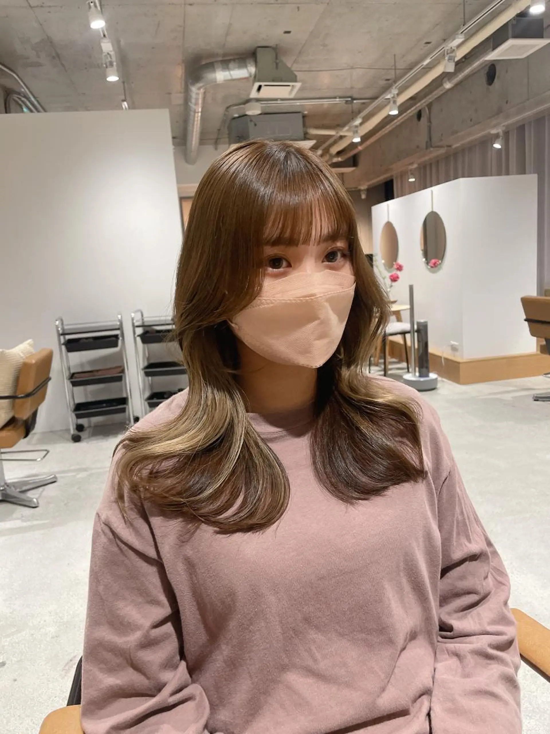 セミロング くびれヘア CITY louwe 脇坂彩音のヘアスタイル