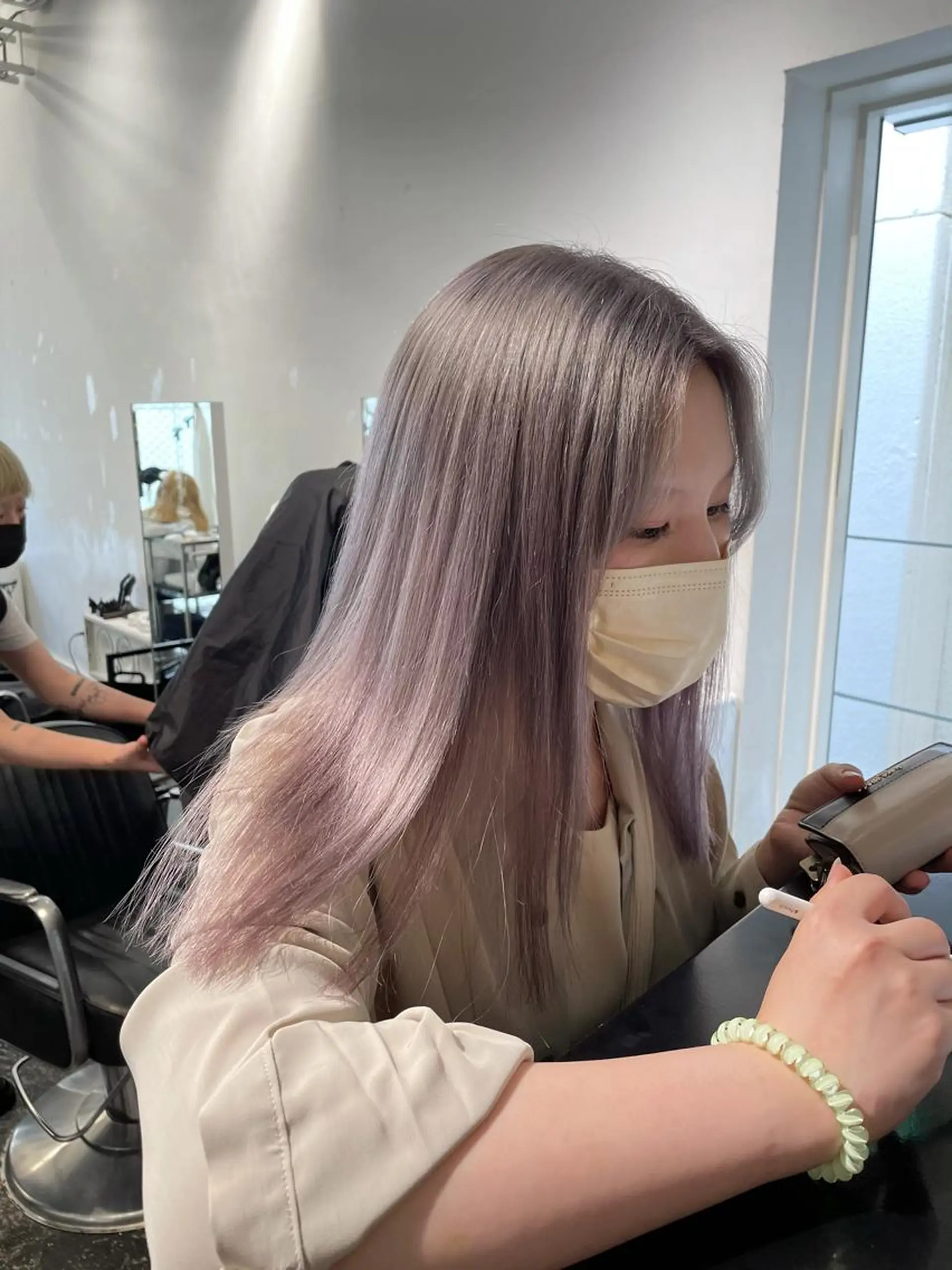 セミロング カラー ヘアアレンジ ブリーチ ブロンド シルバー カット ヘアカラー トリートメント 艶ハイトーン/ヘア アレンジAYAKAのヘアスタイル