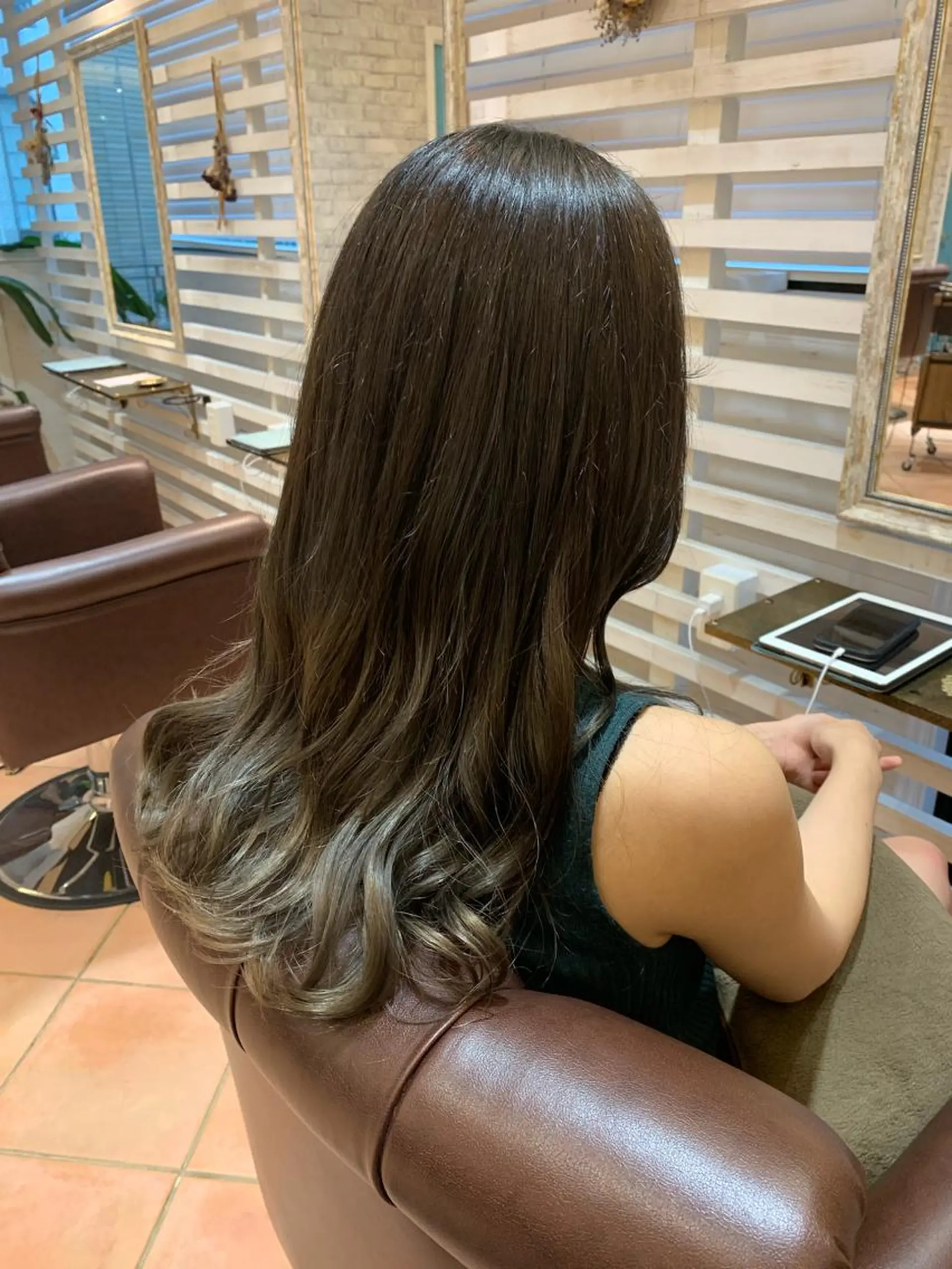 ロング カラー ヘアアレンジ ブルーカラー ブルージュ 透明感カラー グラデーションカラー グレージュ ヘアカラー トリートメント ✨艶髪✨透明感✨ 山内大樹のヘアスタイル