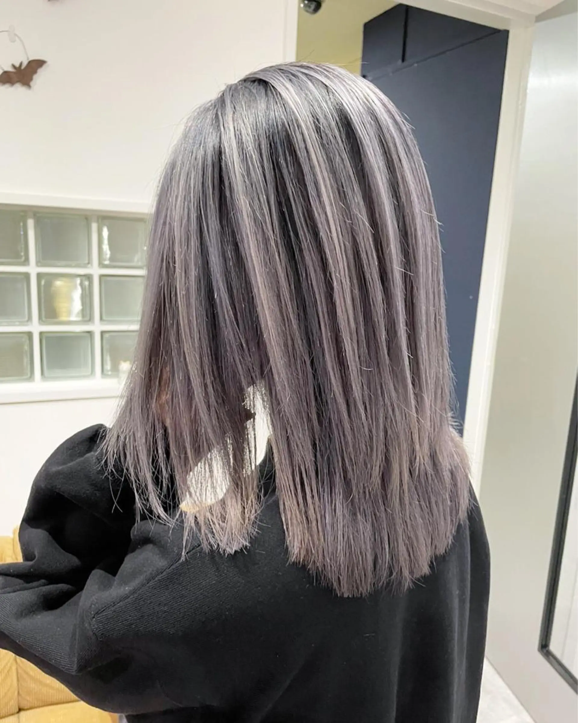 セミロング カラー バレイヤージュ シルバー ホワイトシルバー レイヤーカット JIL BLAN 京都所属・RU RIのヘアスタイル