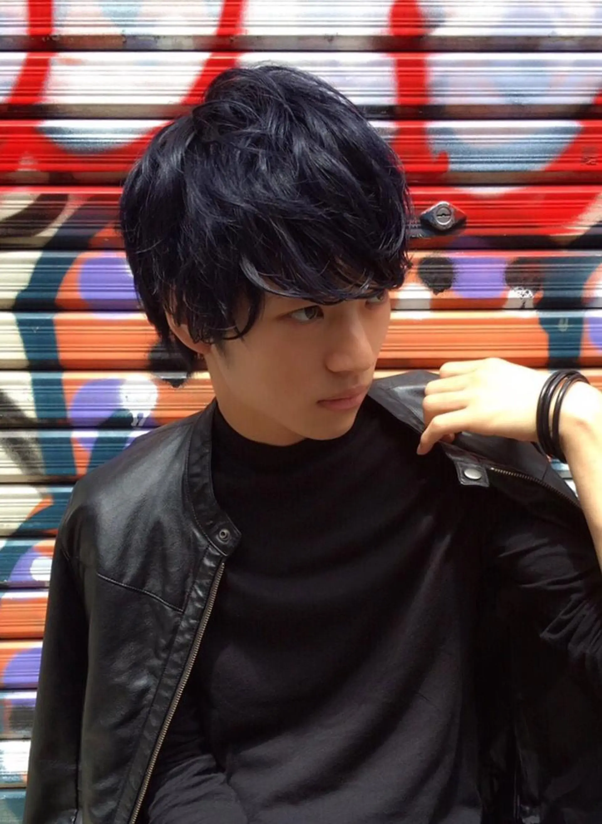 ショート ミディアム カラー パーマ メンズ マッシュ アッシュ ブルーカラー ブルーアッシュ ダブルカラー 原宿サロン代表 デザインカラー伊藤卓のヘアスタイル