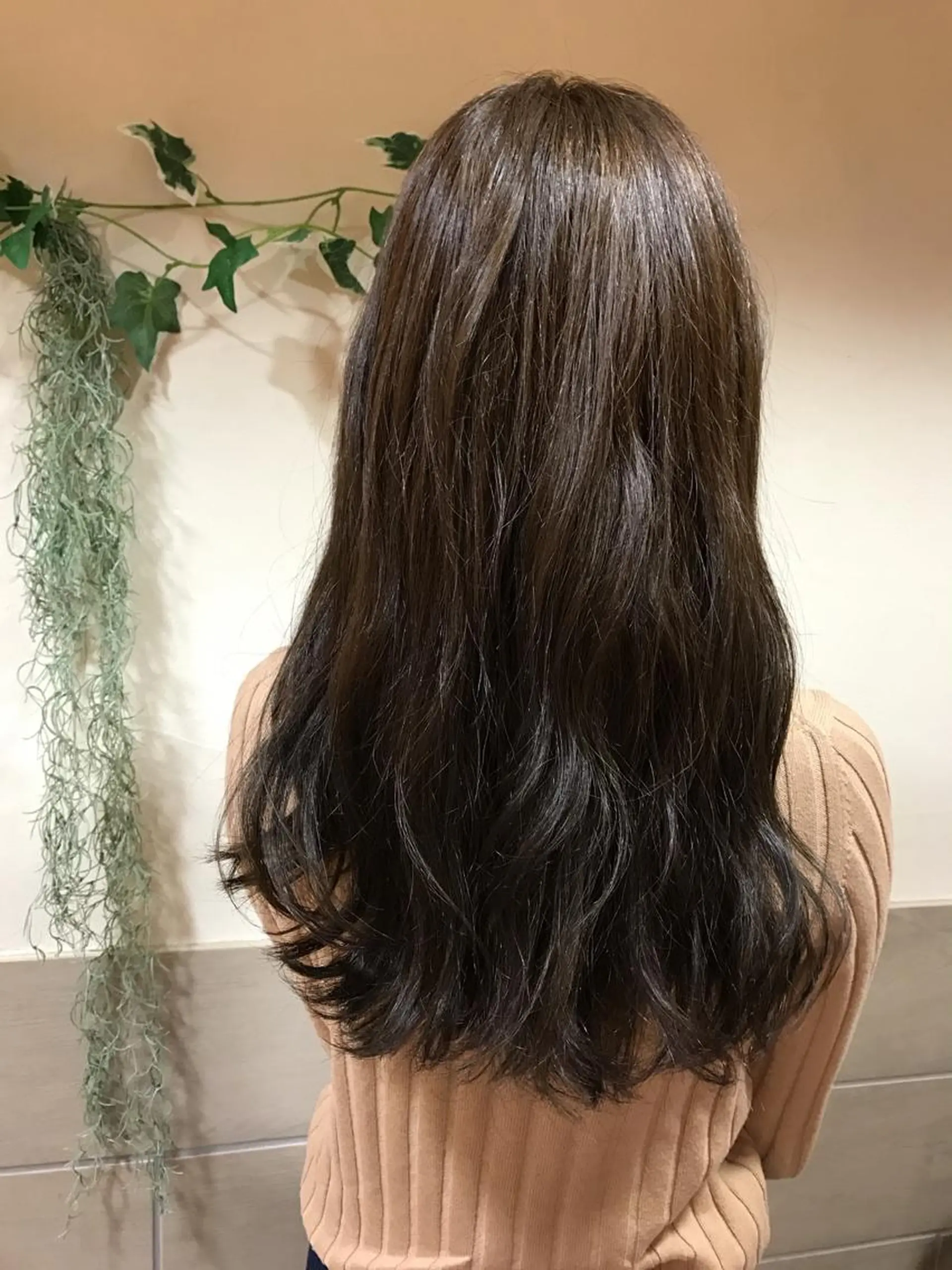 ロング カラー アッシュ オリーブアッシュ LOST CITY 横浜所属・🪐脱白髪染め 🪐松尾菜々美のヘアスタイル