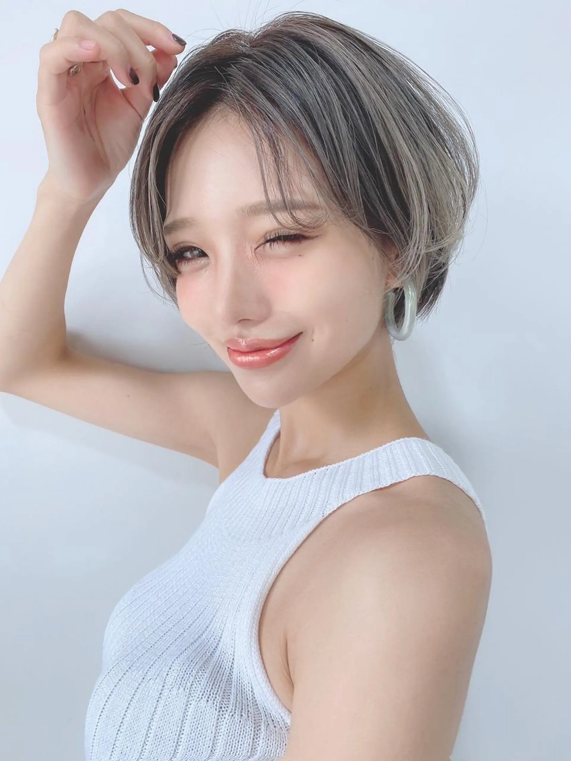 ショート カラー 透明感カラー イルミナカラー 似合わせカット 小顔カット トリートメント 梅田茶屋町 Yutaのヘアスタイル