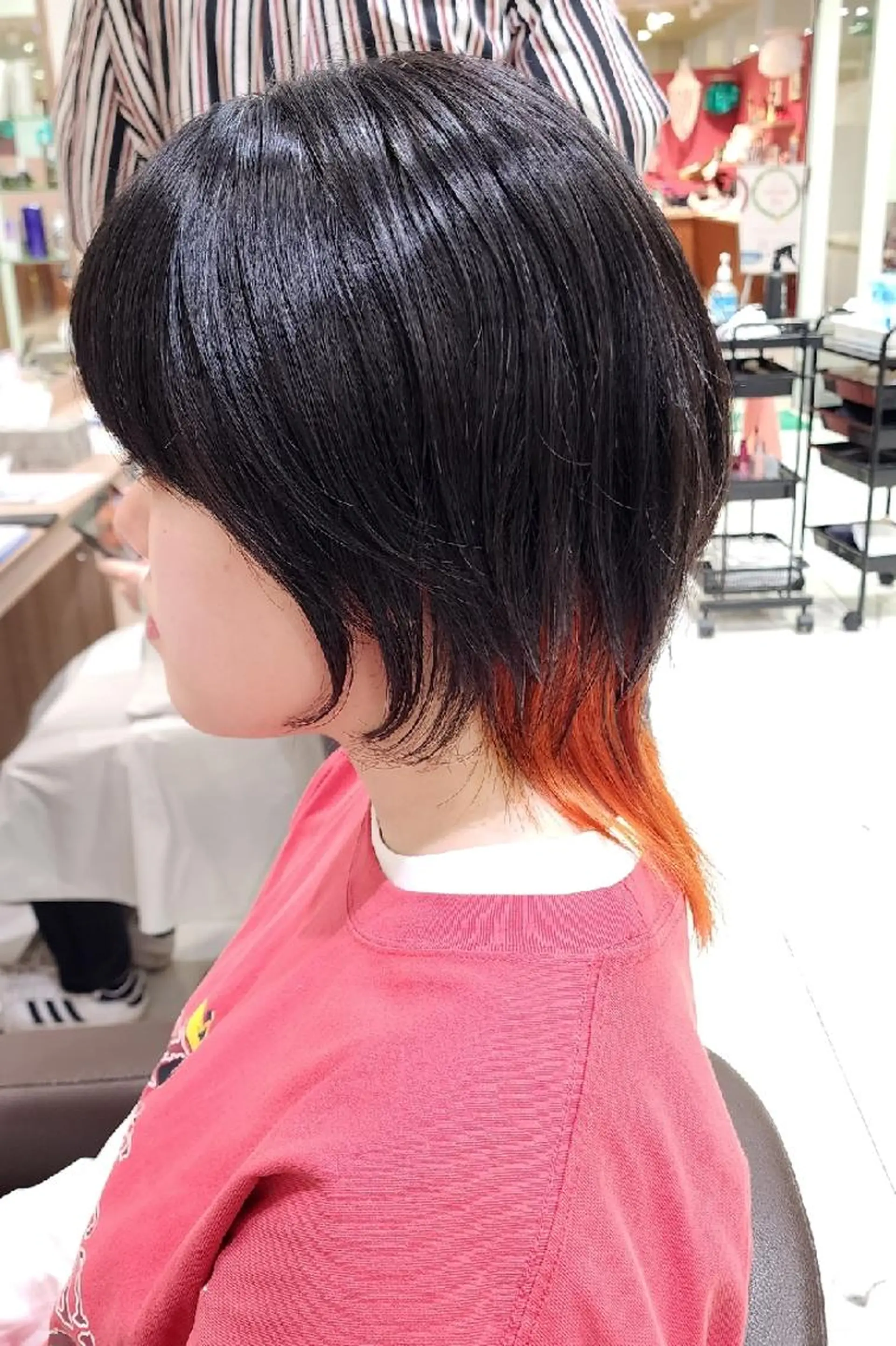 ショート カラー ブリーチ グレージュ イルミナカラー オレンジ ウルフカット 中村 和貴のヘアスタイル