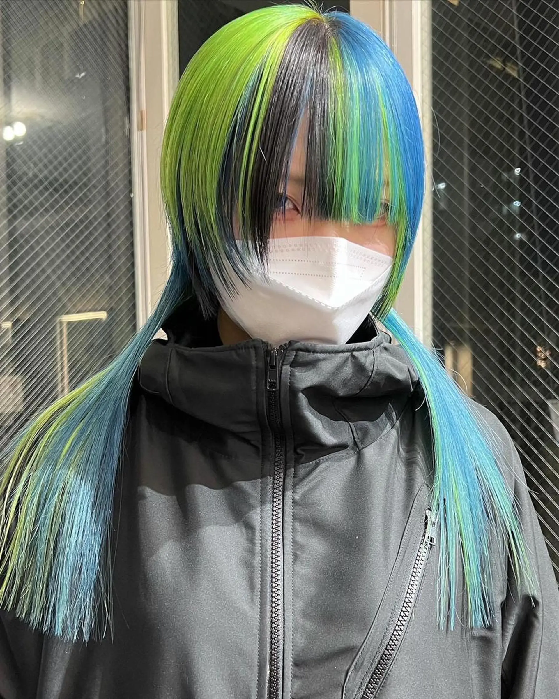 ミディアム カラー ブリーチ ケアブリーチ デザインカラー ハイトーンカラー ウルフカット ヘアカラー トリートメント ヘアセット Null 表参道のヘアスタイル