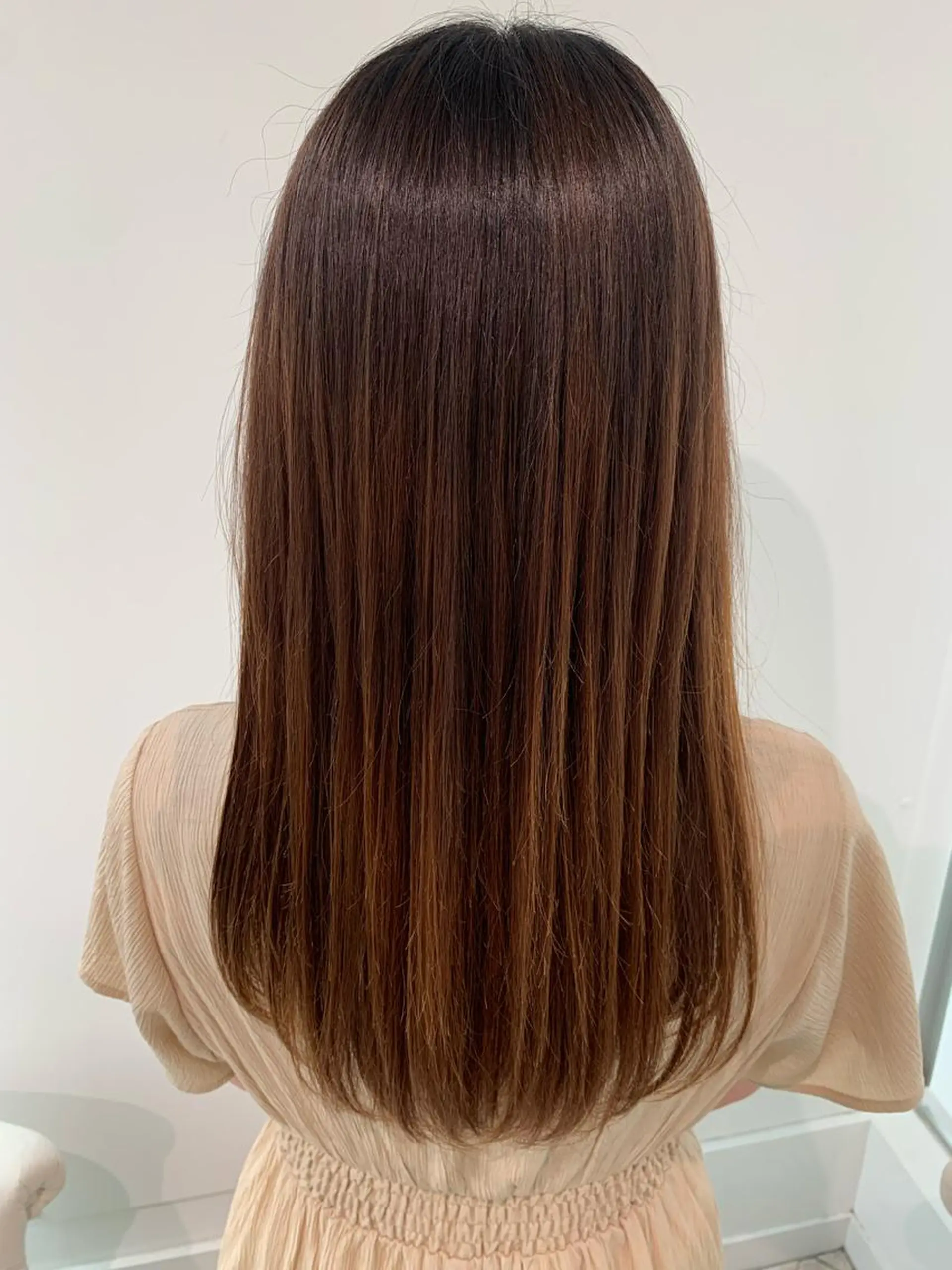 セミロング 山内 愛可のヘアスタイル