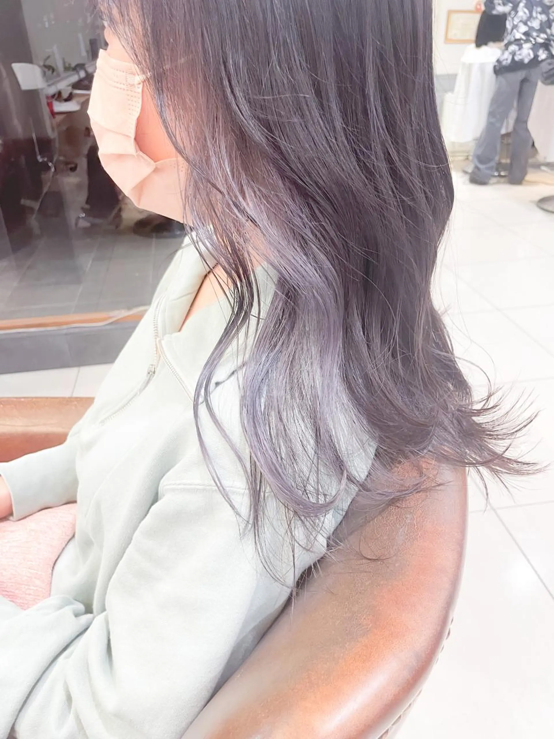 セミロング カラー インナーカラー シルバー ホワイトシルバー ヘアカラー ✨カラー支持No.1 🧸ワキ カナコ🧸のヘアスタイル