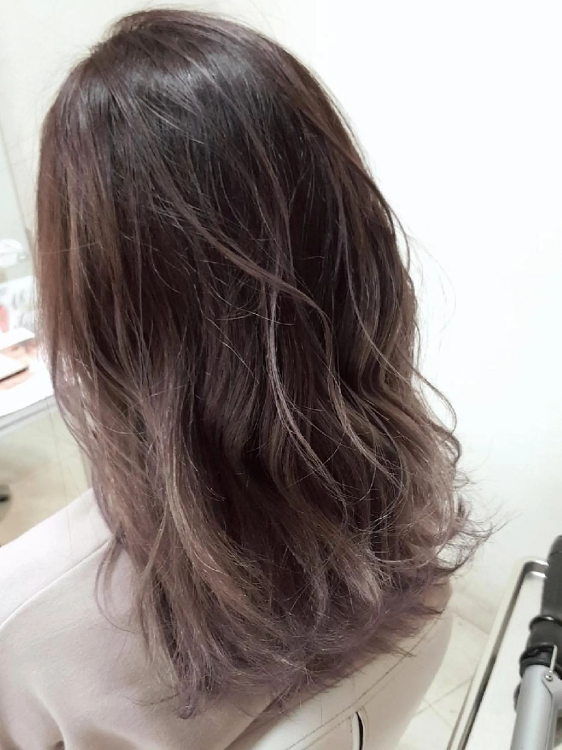 カラー グラデーションカラー シルバー ヘアカラー トリートメント 菊地 美憂のヘアスタイル