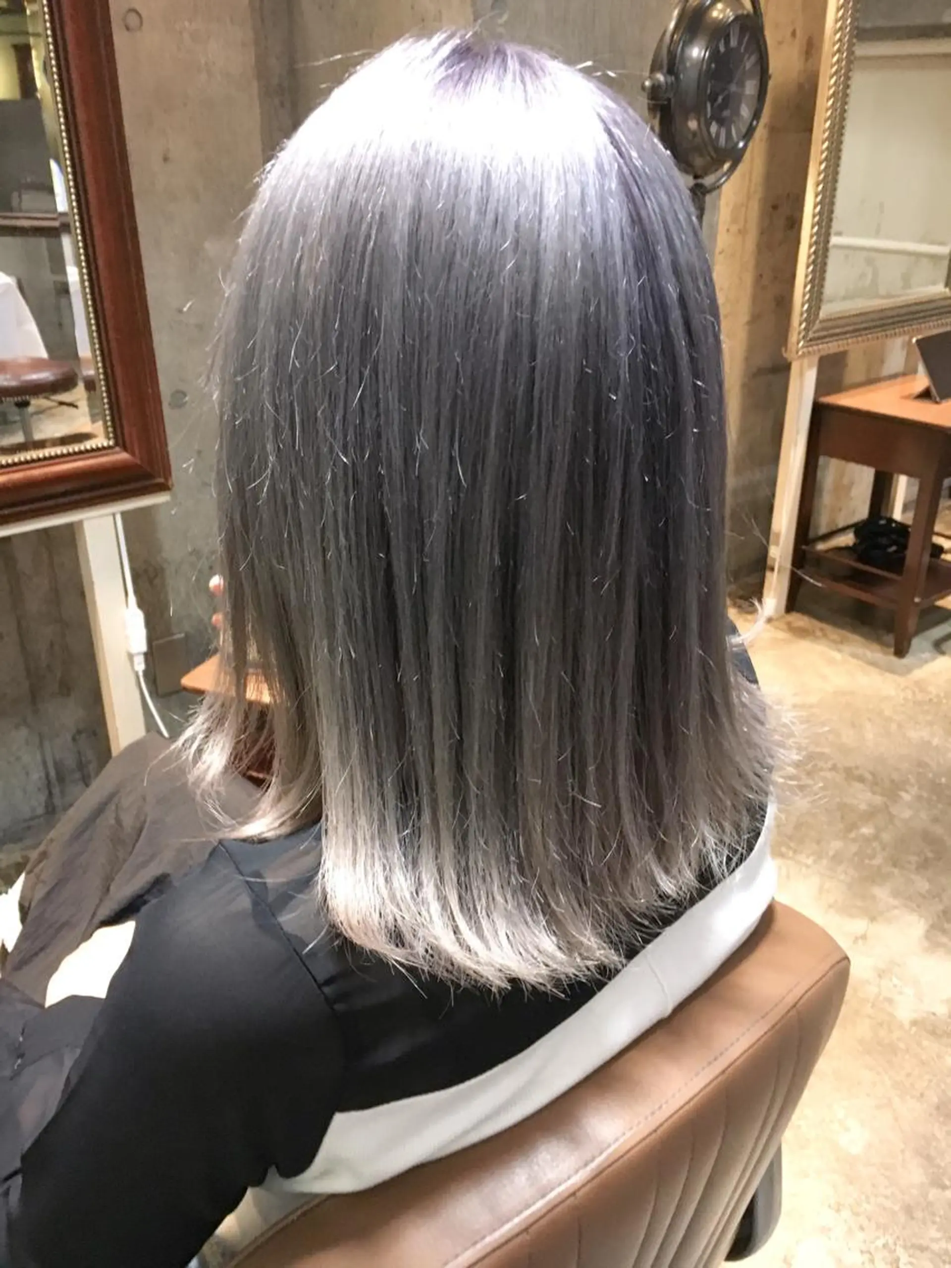 ミディアム カラー グレージュ シルバー シルバーグレージュ 北條 優輝のヘアスタイル