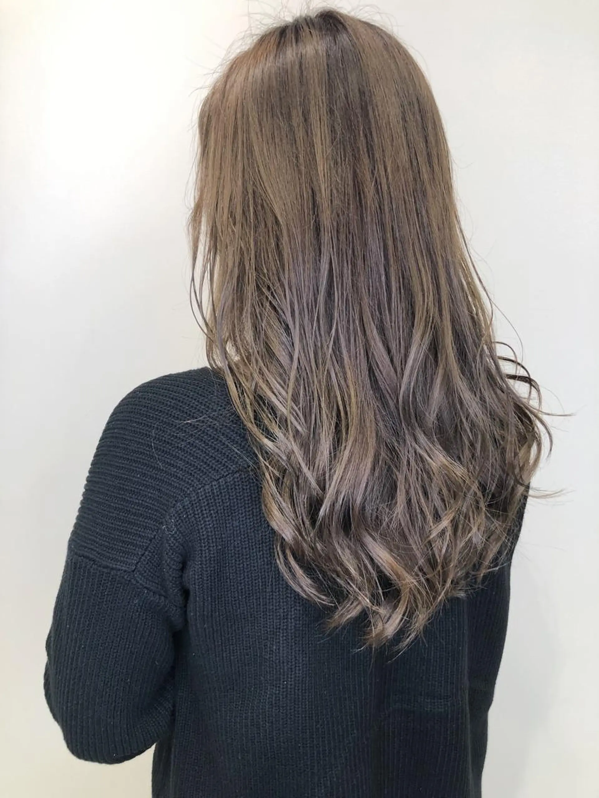 カラー N4C エヌフォーシーのヘアスタイル