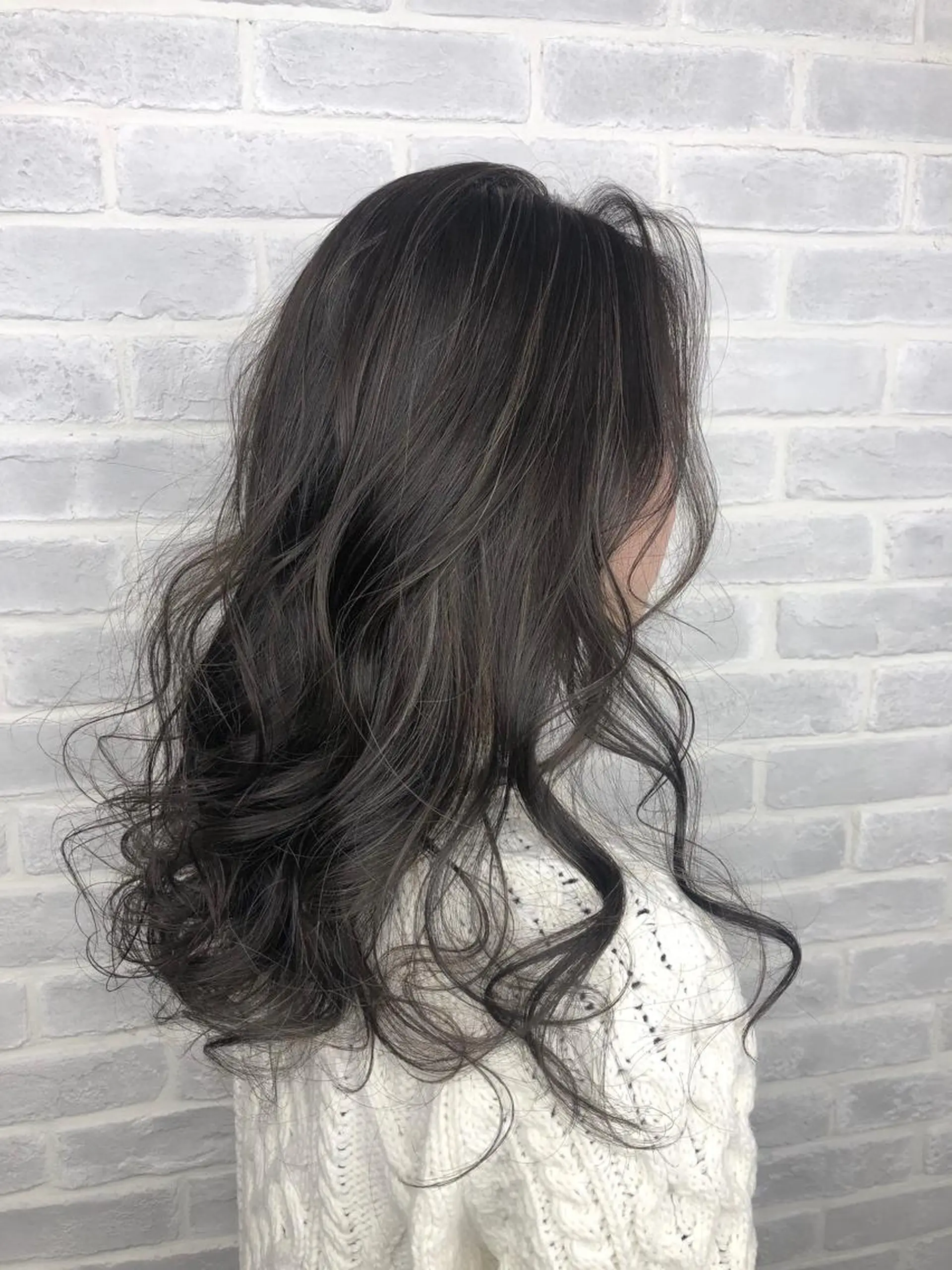 セミロング カラー ハイライトカラー ハイライト SALOWIN神戸三宮East店所属・【透明感、艶髪】西村 有司のヘアスタイル