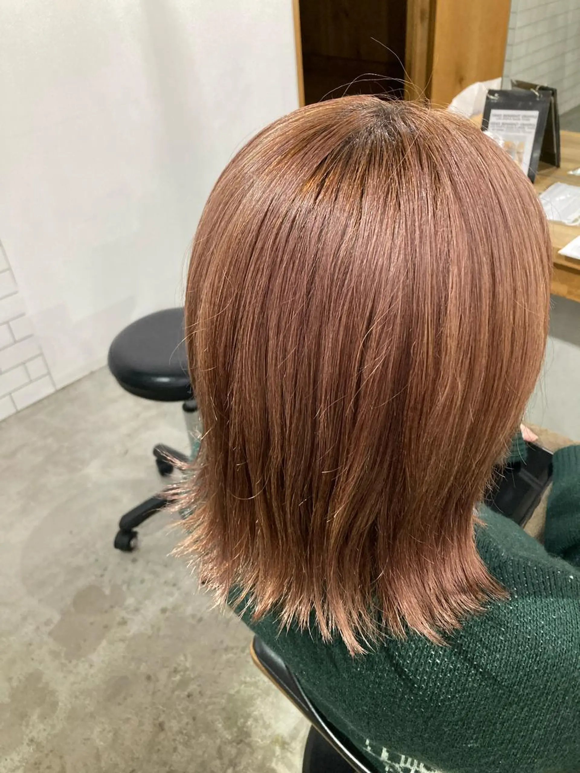 ミディアム ATELIER ZIZI川井さくらのヘアスタイル