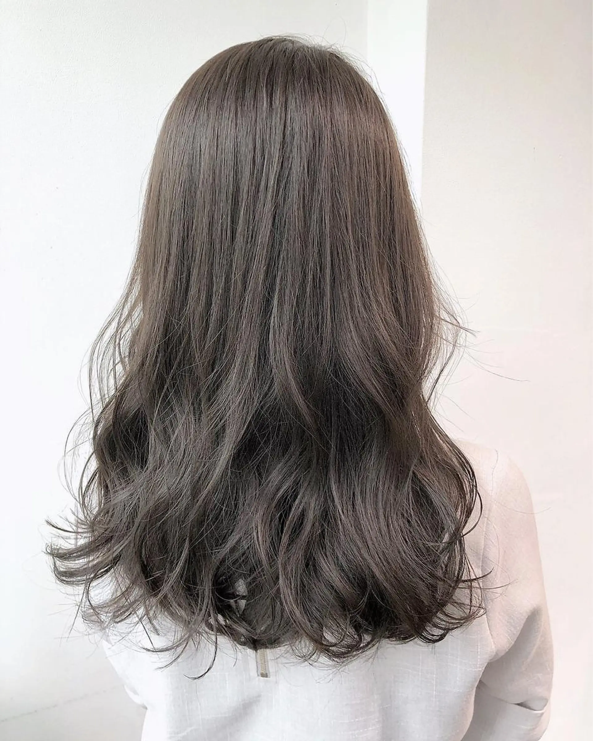 セミロング カラー ヘアアレンジ アッシュ アッシュグレー ベージュカラー 黒髪 ブリーチ 外苑前NO.1艶髪 透明感カラーのヘアスタイル