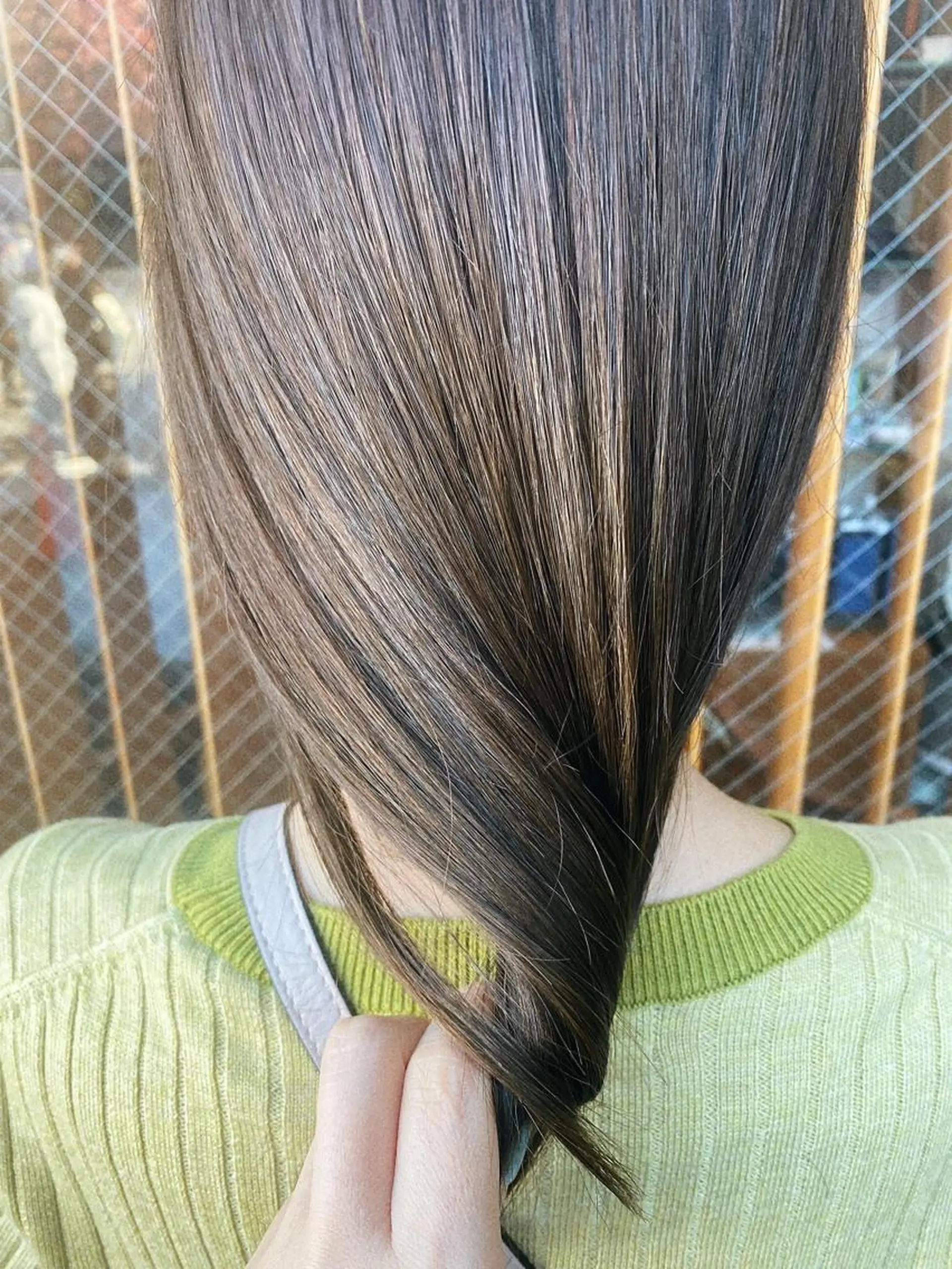 セミロング カラー ベージュカラー オリーブベージュ ヘアカラー トリートメント 高浜 夕海のヘアスタイル