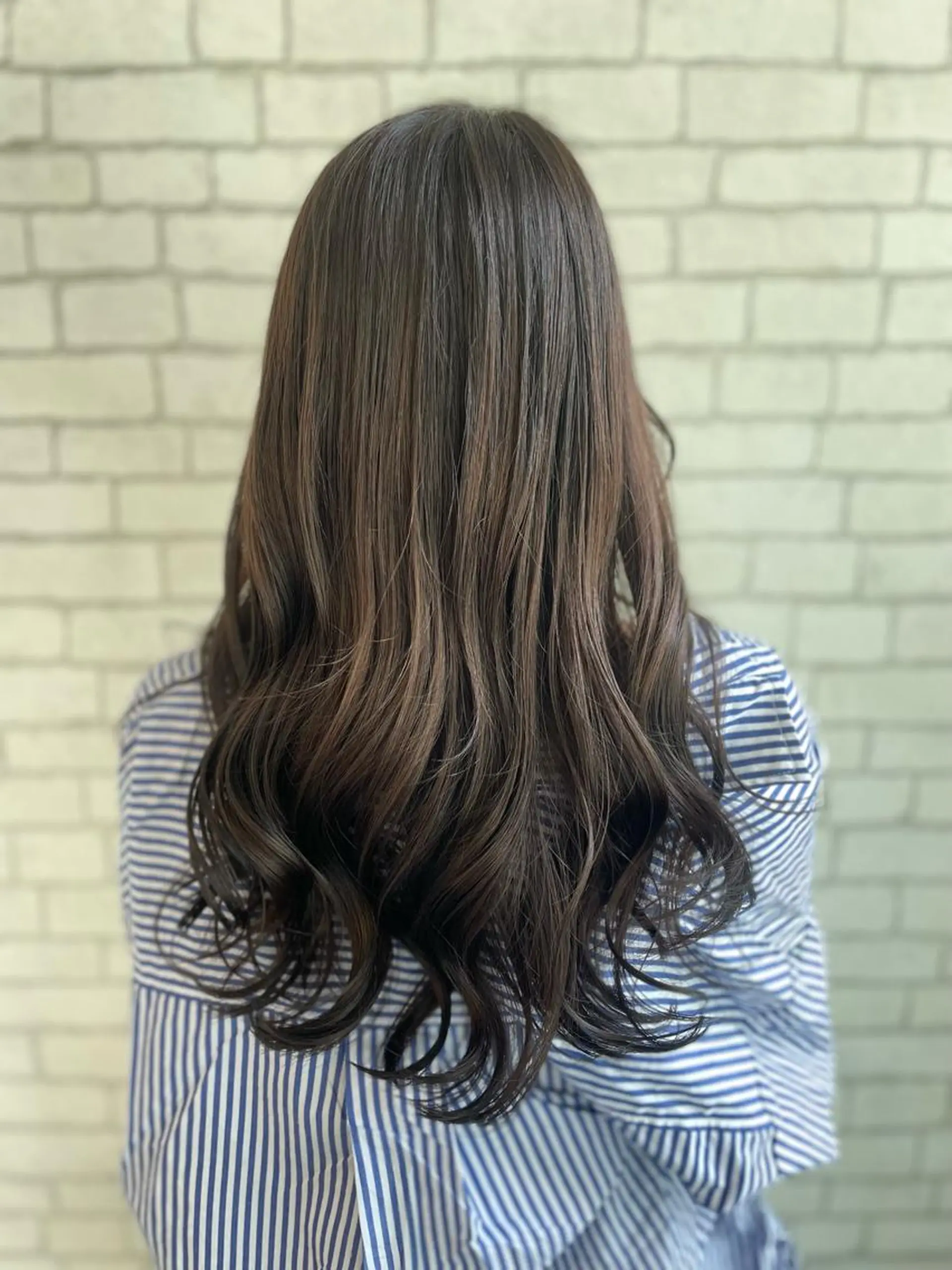 ミディアム アッシュ アッシュブラウン アートディレクター 尾内 友美のヘアスタイル