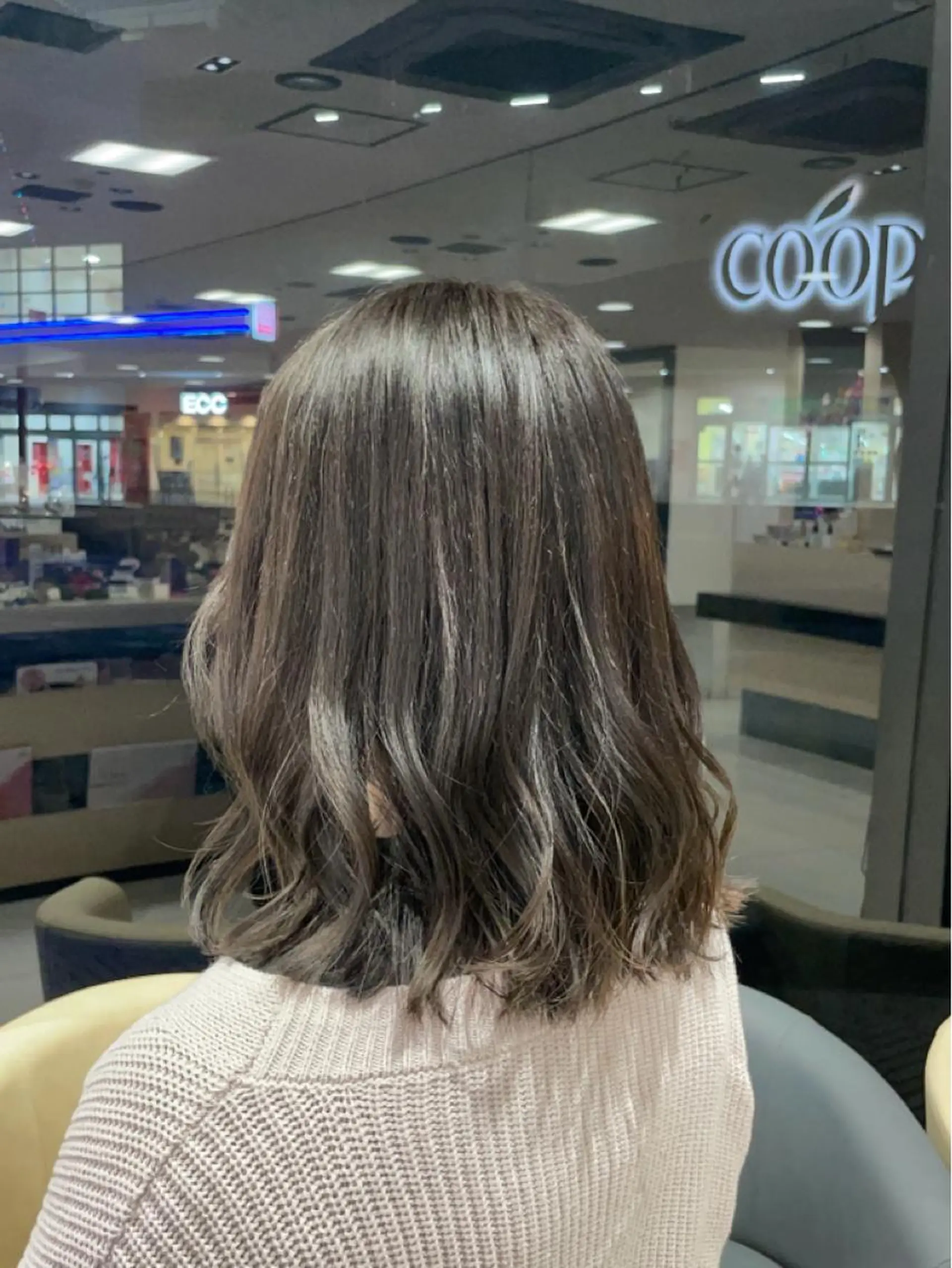 ミディアム カラー アッシュ アッシュブラウン ブラウンカラー ヘアカラー トリートメント クロスパーマ/うる艶 カラー/Kurumiのヘアスタイル