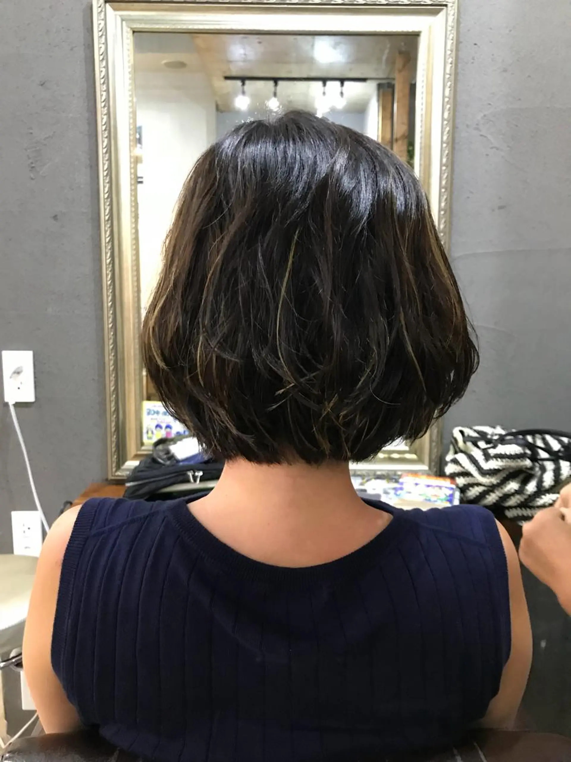 ミディアム カラー ミディアムパーマ ハイライトカラー ハイライト 正分 真美のヘアスタイル