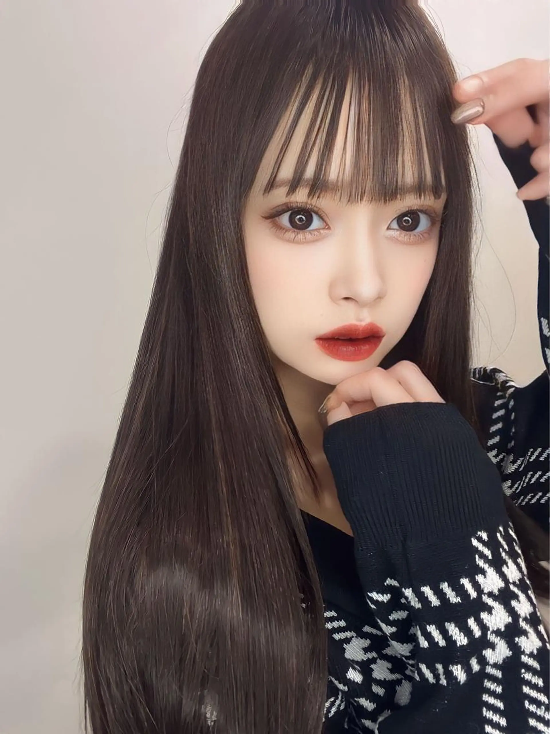 ロング カラー パーマ ヘアアレンジ メンズ キッズ ネイル マツエク・マツパ アイブロウ メンズインナーカラー メンズ韓国風 黒髪 ブルーカラー ブルーブラック カット ヘアカラー トリートメント 武田涼レイヤーカット 髪質改善×縮毛矯正のヘアスタイル