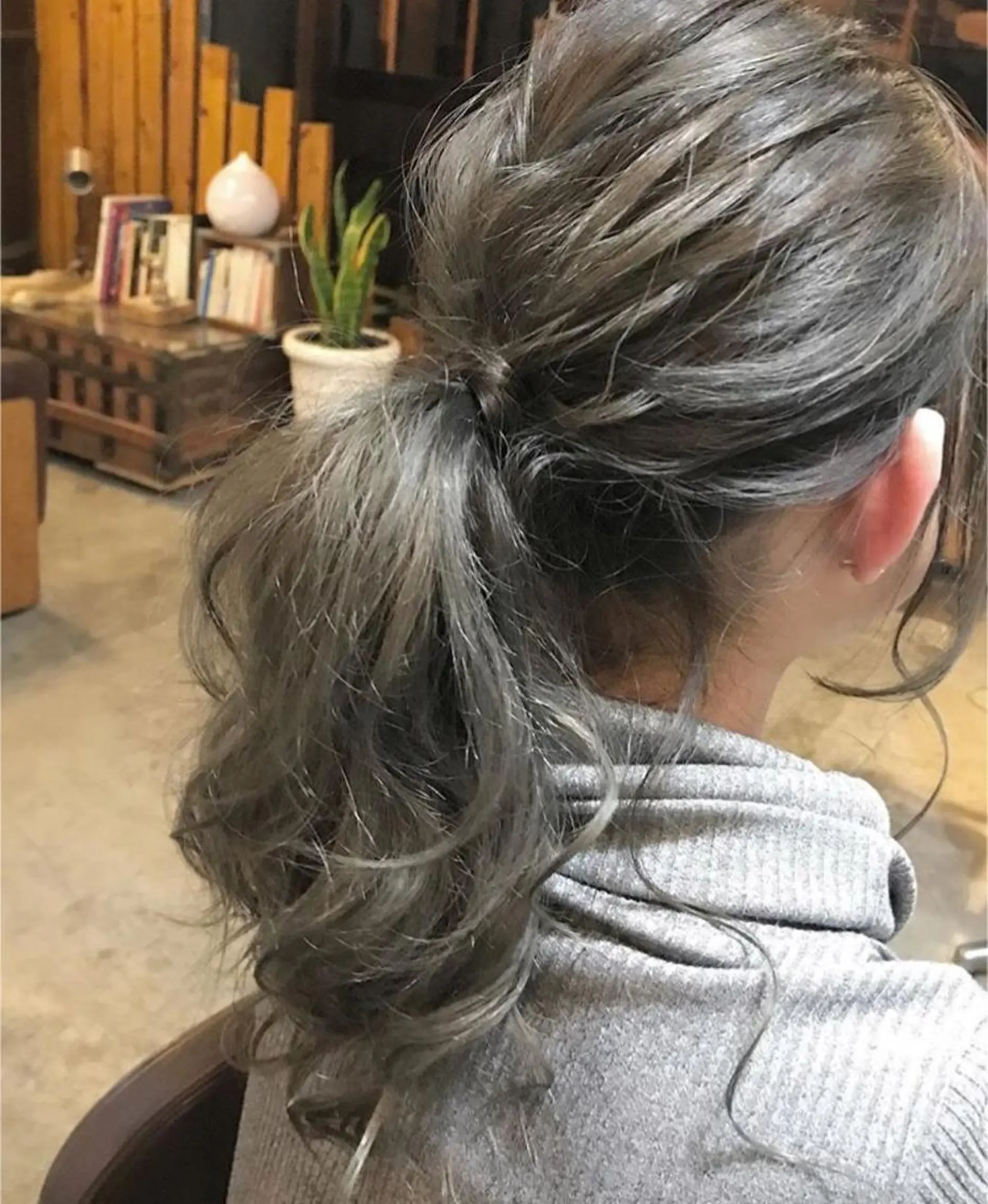 ロング カラー グレージュ 玉木 育実のヘアスタイル
