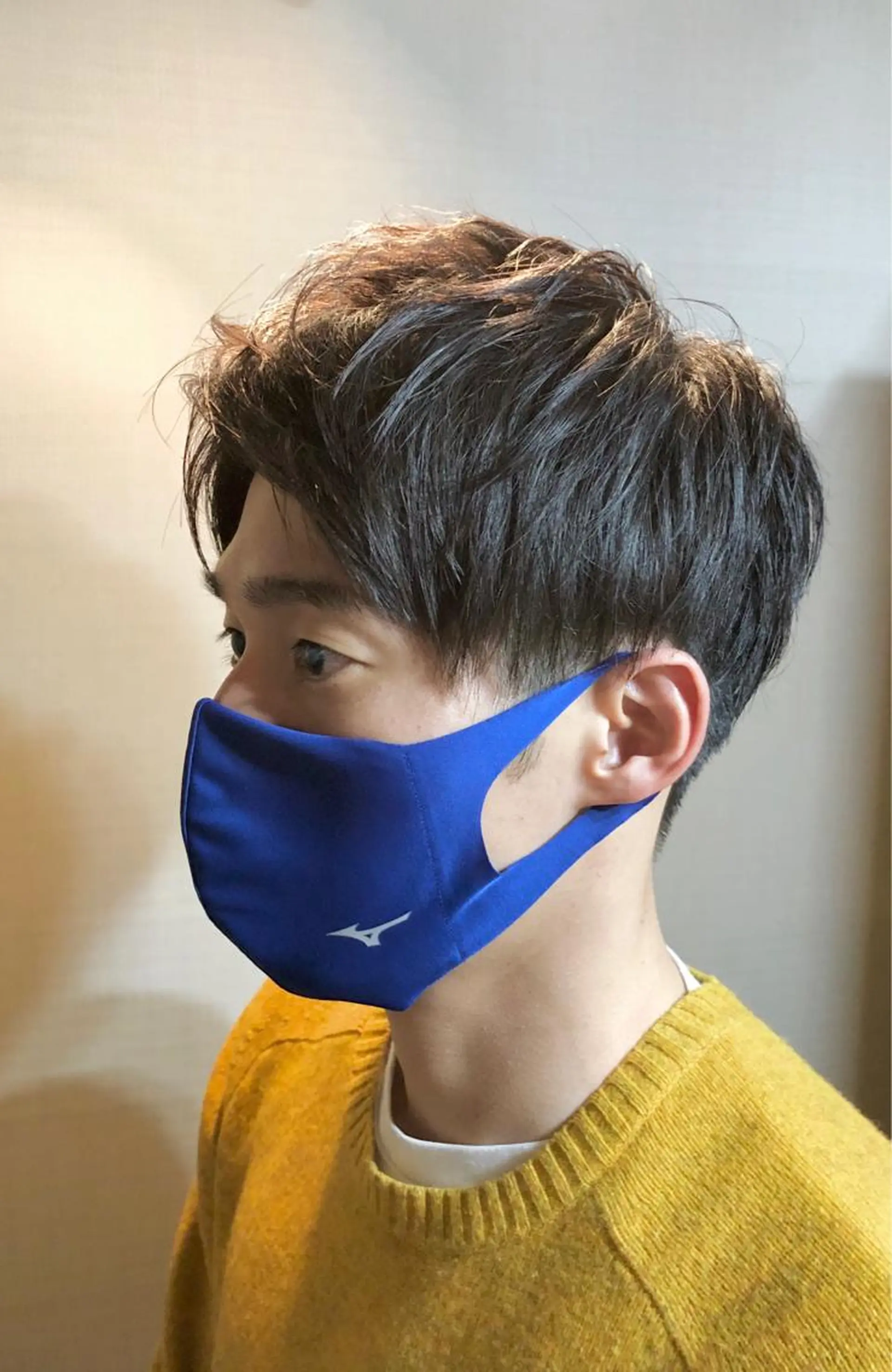 メンズ アップバング 刈り上げ レイヤー/韓国 ハイトーン興津史弥のヘアスタイル