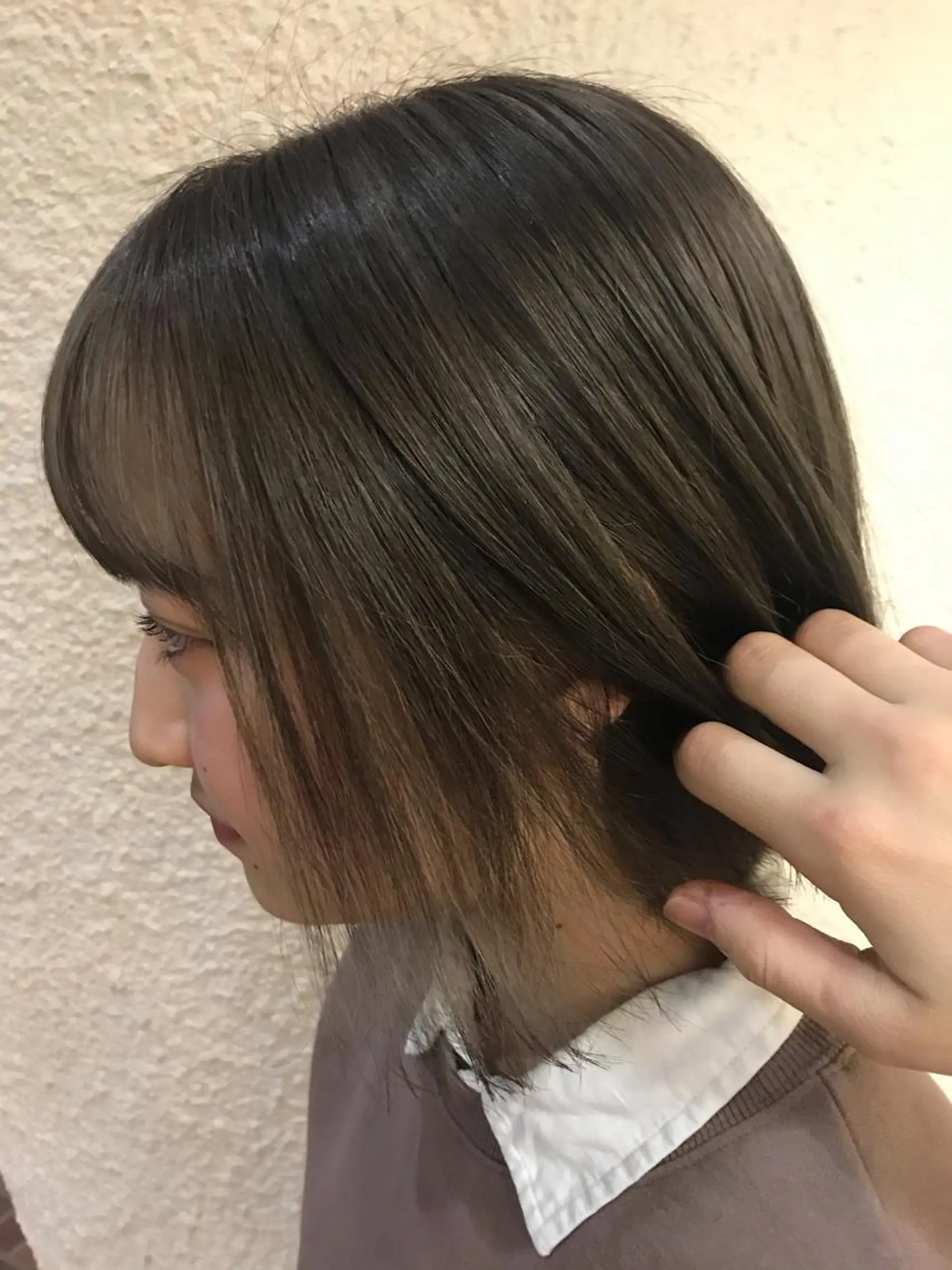 ショート カラー 切りっぱなしボブ ブロンド グレージュ ハイトーンカラー ボブ ボブ/インナーカラー /眉毛/Miyuのヘアスタイル