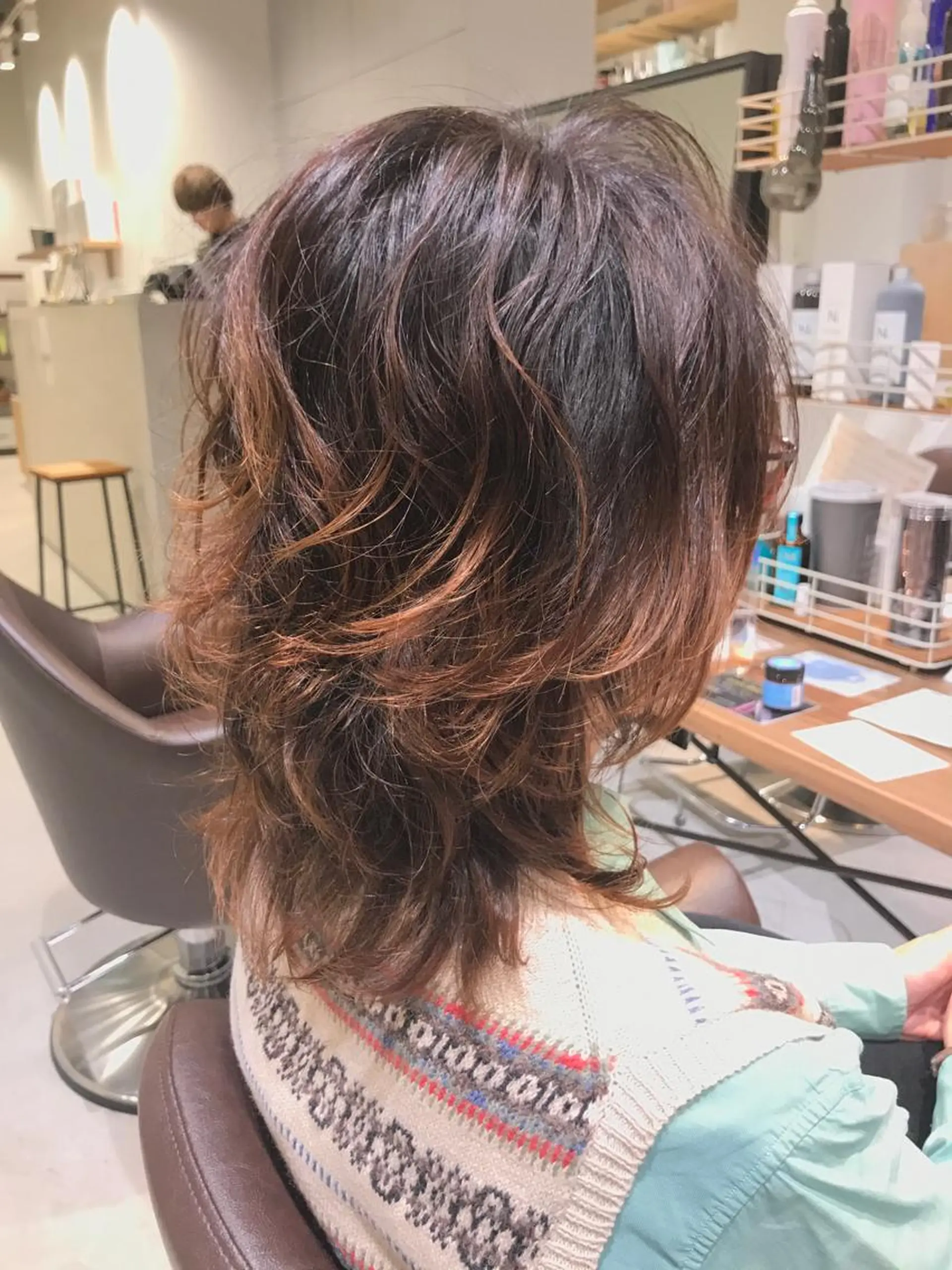 ミディアム カラー バレイヤージュ レイヤーカット ウルフカット カット ヘアカラー トリートメント ショートヘア💫 ハイトーン西田拓馬のヘアスタイル