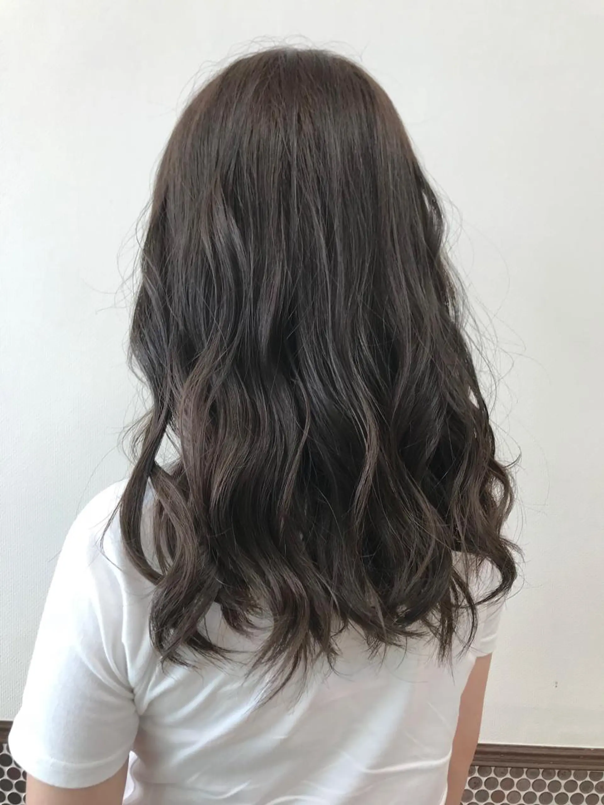 ロング カラー アッシュ アッシュグレー 似合わせ/透明感カラ ー/QUATRO谷口のヘアスタイル